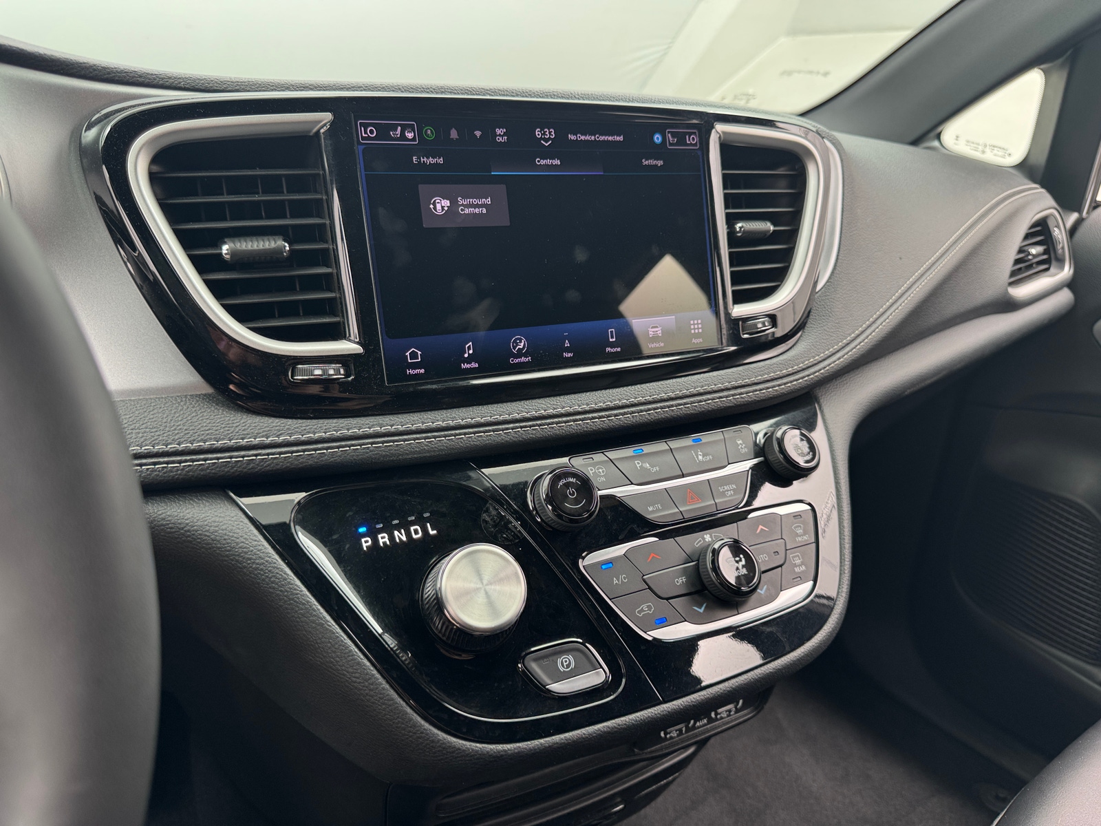 Thumbnail: 2024 Chrysler Pacifica - 3