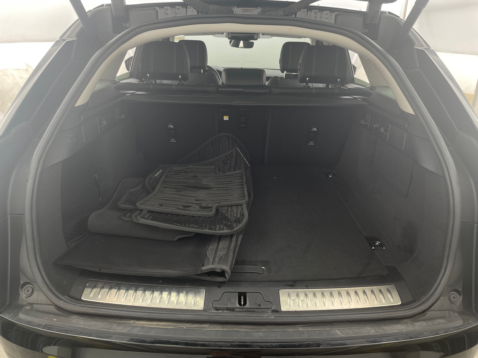 Thumbnail: 2021 Land Rover Range Rover Velar - 6