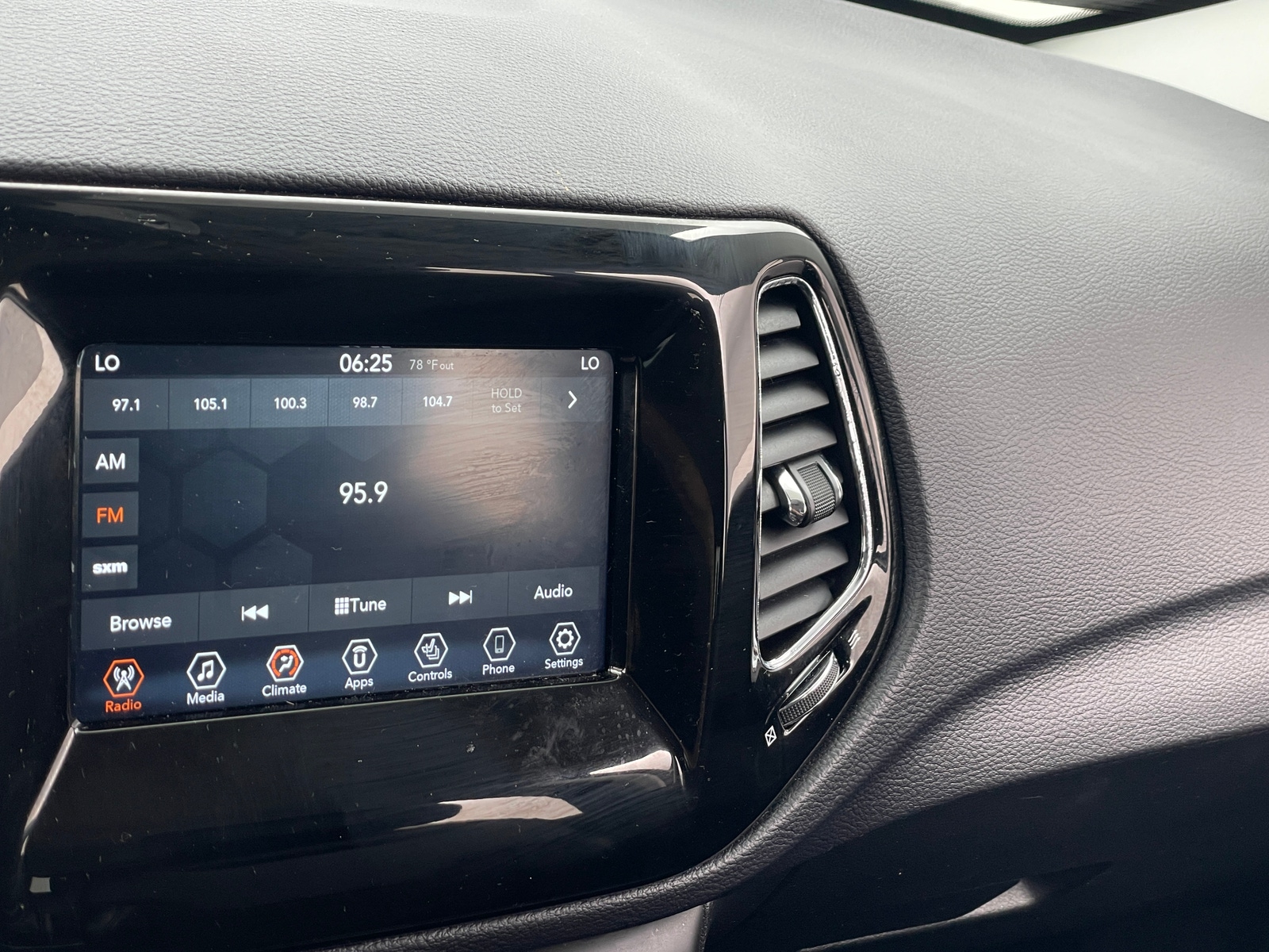 Thumbnail: 2021 Jeep Compass - 4