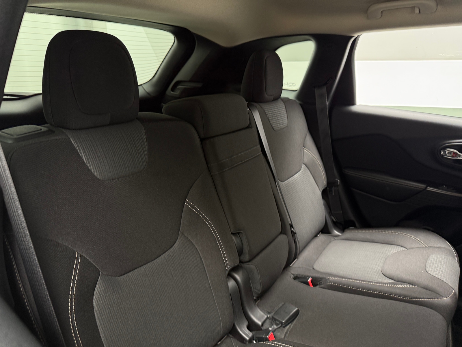 Thumbnail: 2015 Jeep Cherokee - 6