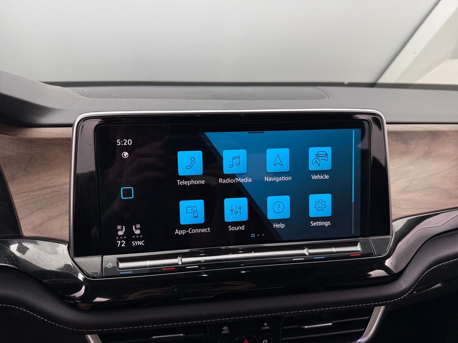 Thumbnail: 2024 Volkswagen Atlas - 3