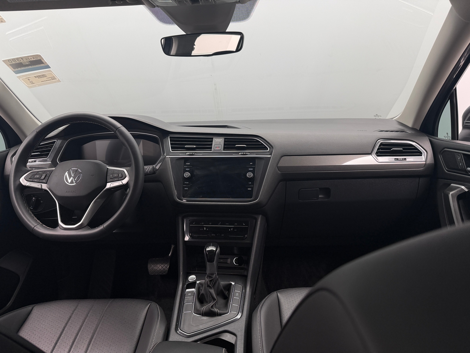 Thumbnail: 2023 Volkswagen Tiguan - 2