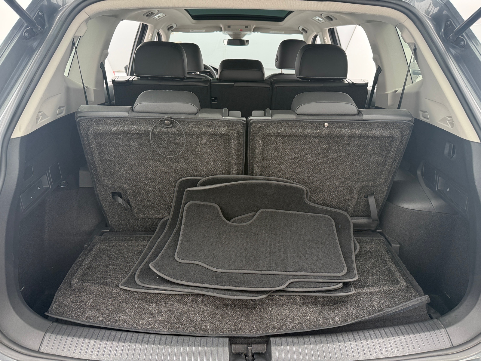 Thumbnail: 2023 Volkswagen Tiguan - 6