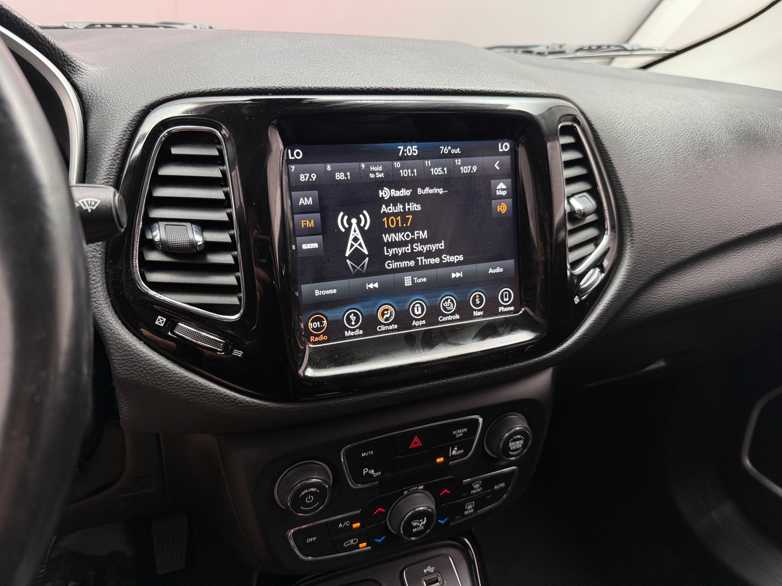 Thumbnail: 2018 Jeep Compass - 3