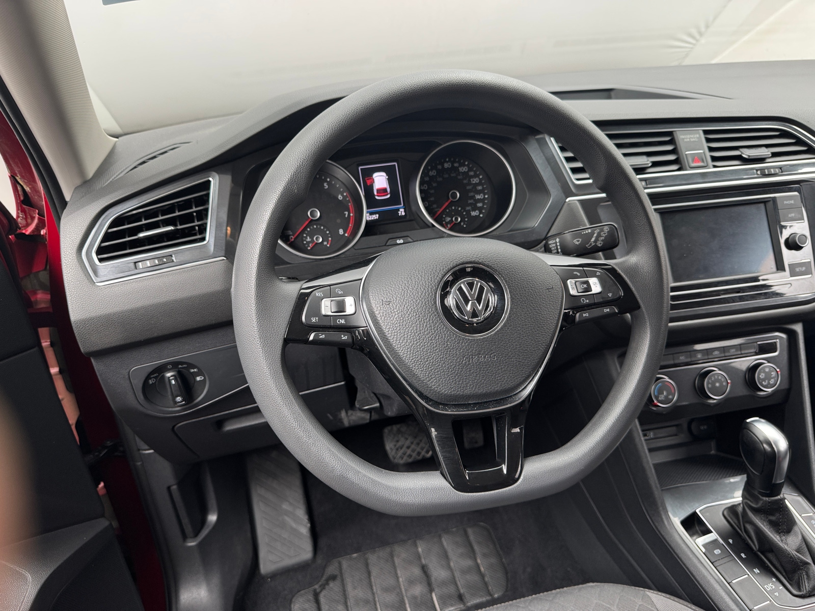Thumbnail: 2018 Volkswagen Tiguan - 5