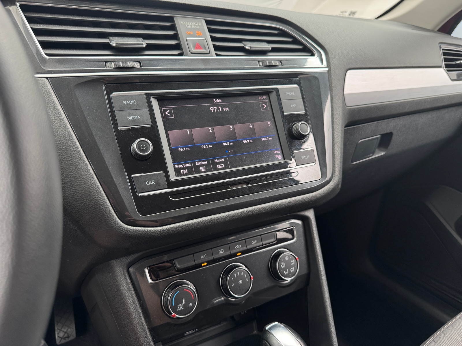 Thumbnail: 2018 Volkswagen Tiguan - 4