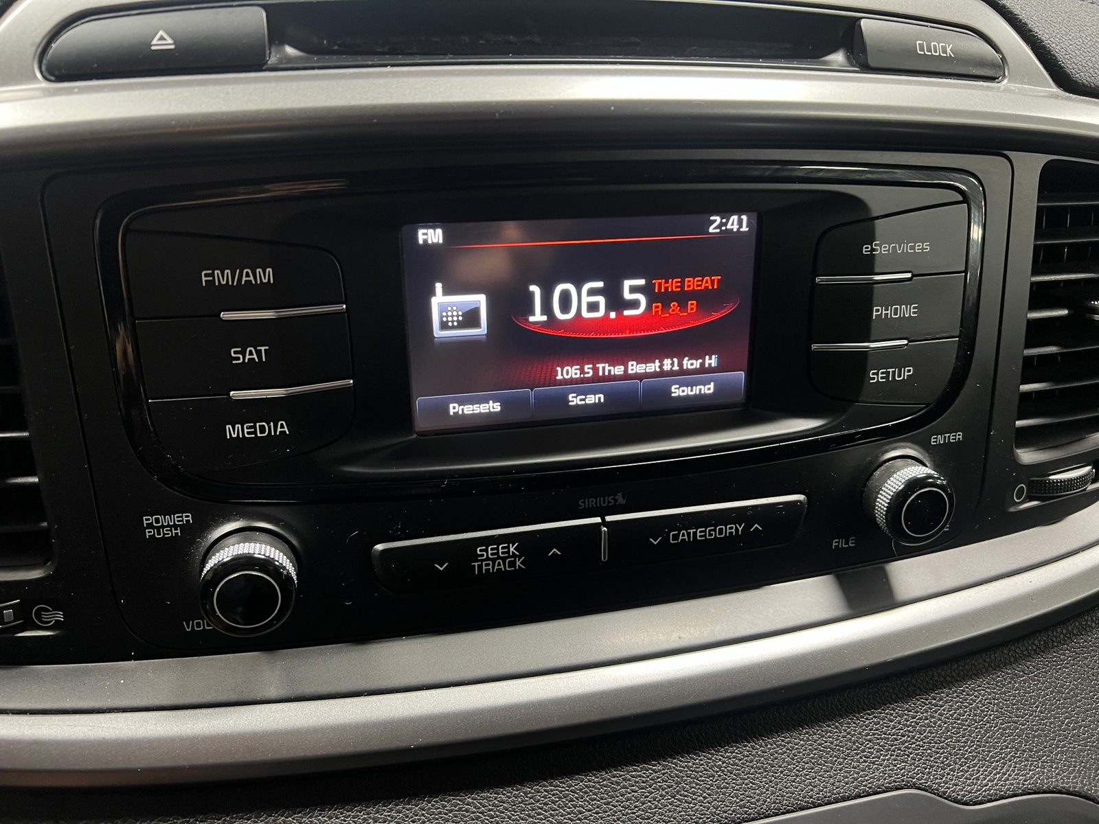 Thumbnail: 2016 Kia Sorento - 4