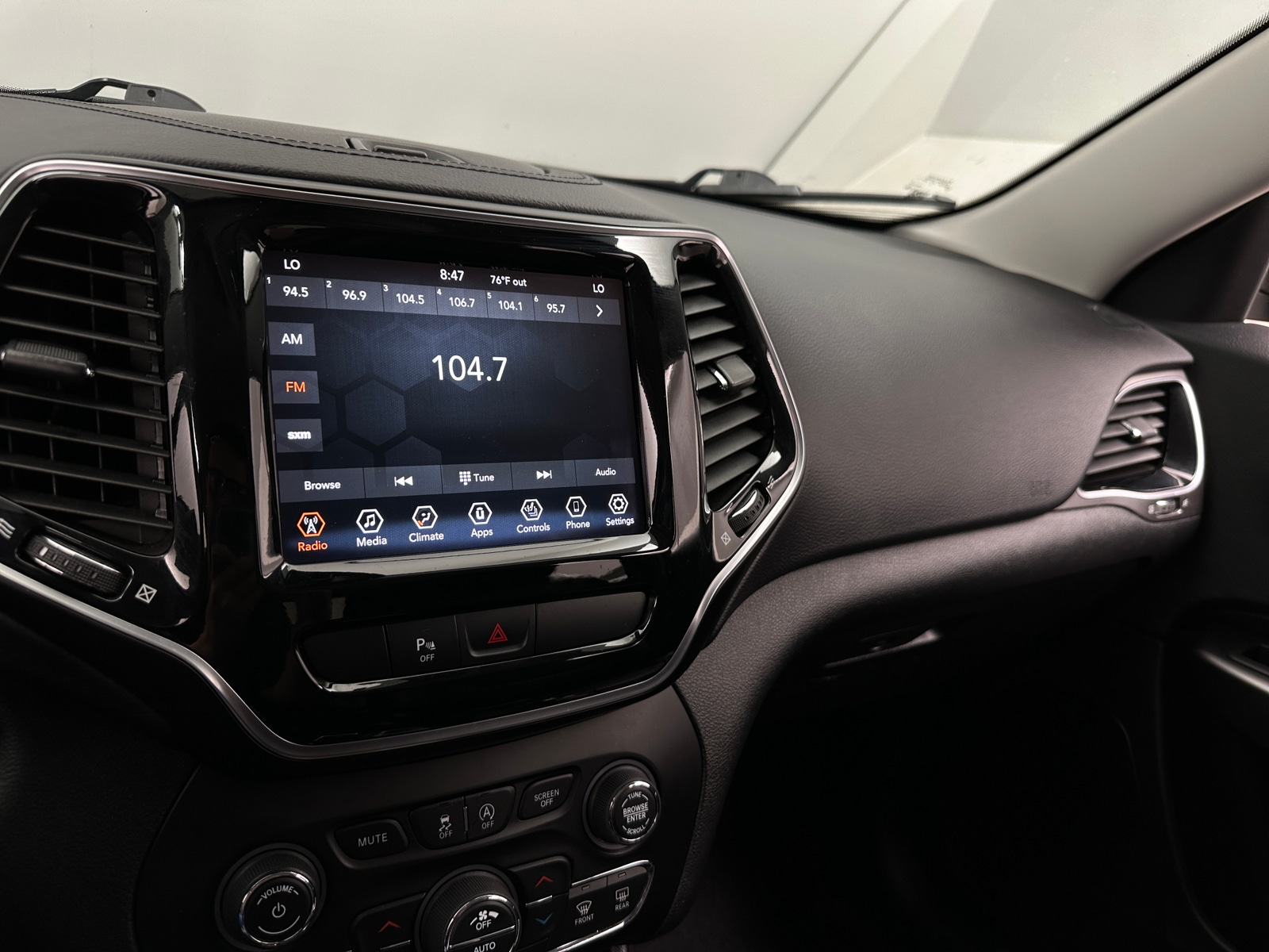 Thumbnail: 2019 Jeep Cherokee - 3