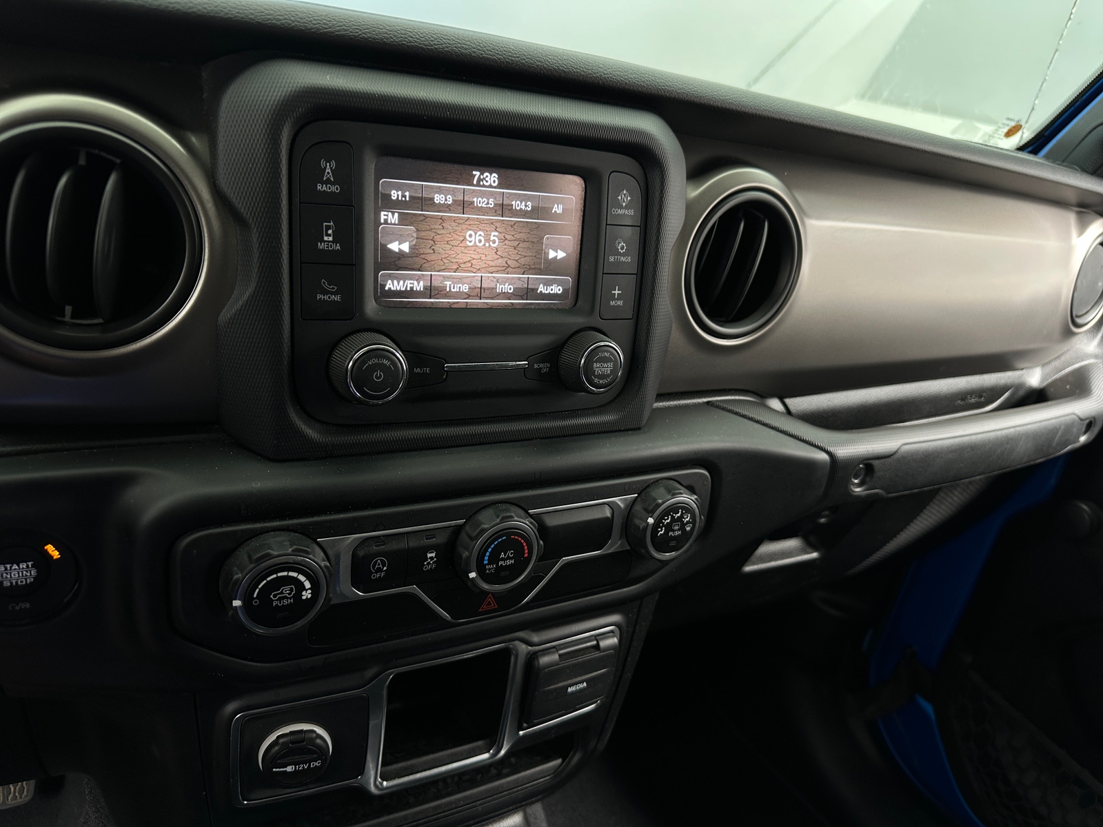 Thumbnail: 2021 Jeep Gladiator - 4