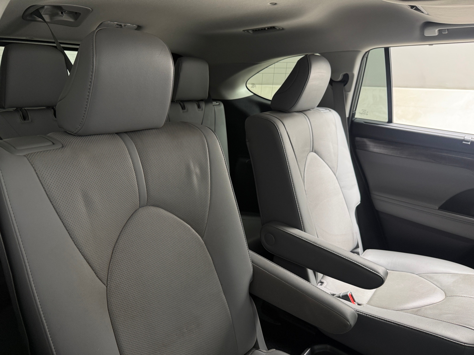 Thumbnail: 2020 Toyota Highlander - 5
