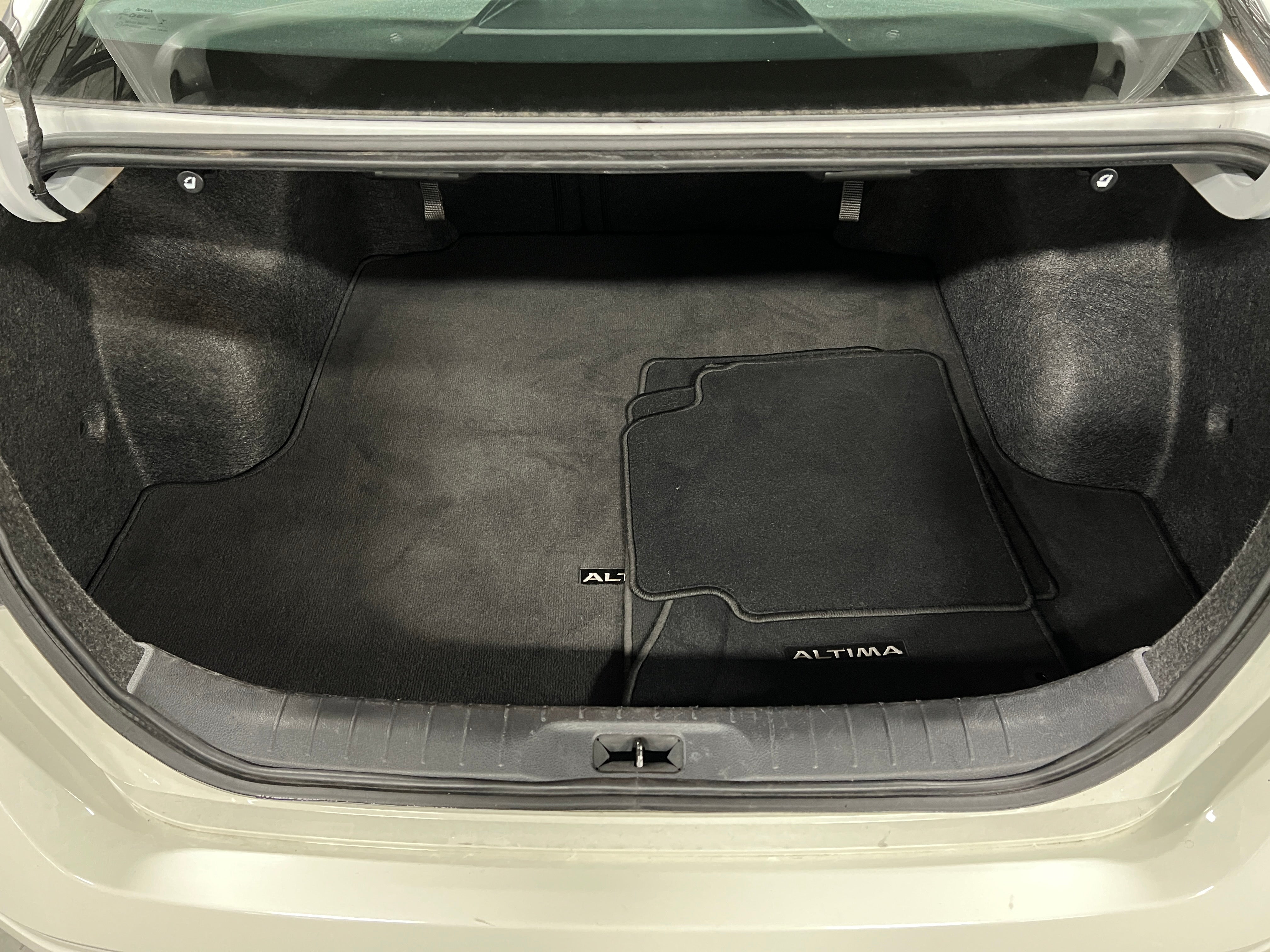 2025 Nissan Altima SV - Photo 8