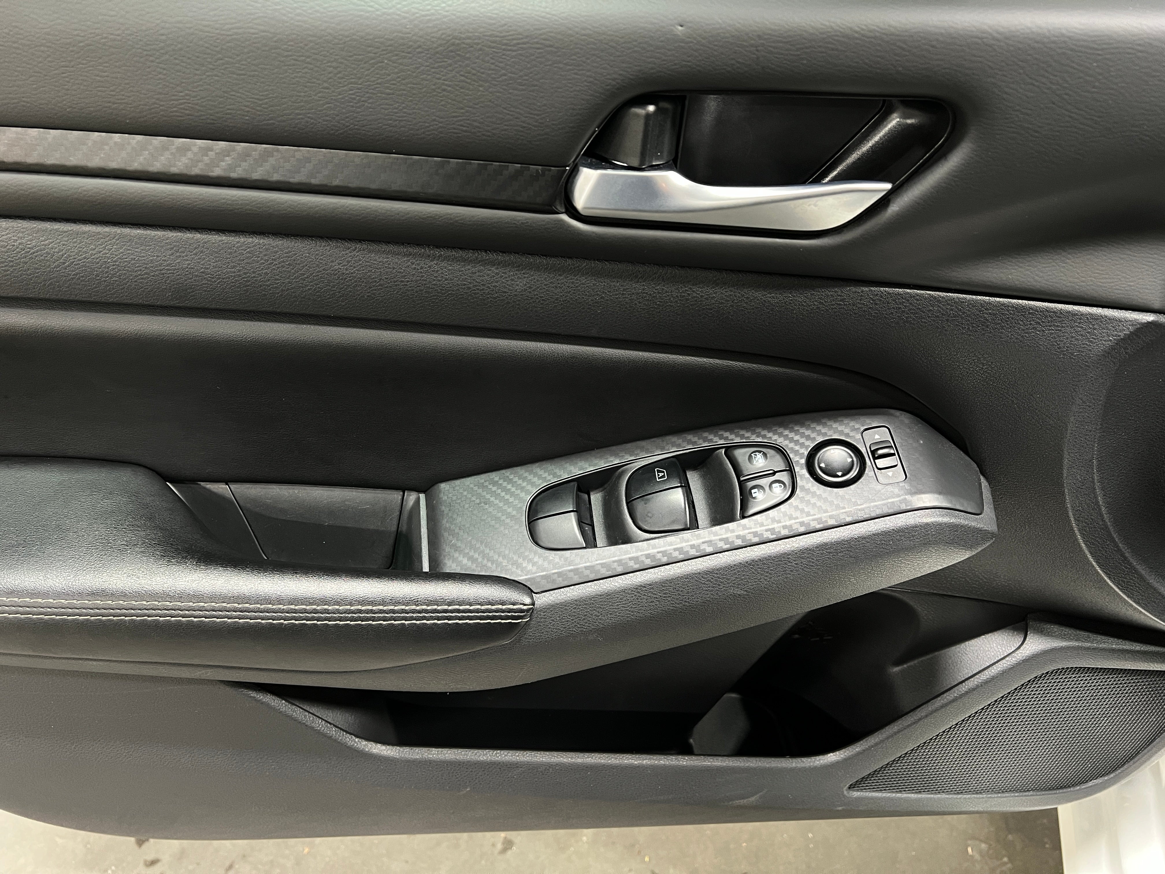 2025 Nissan Altima SV - Photo 9