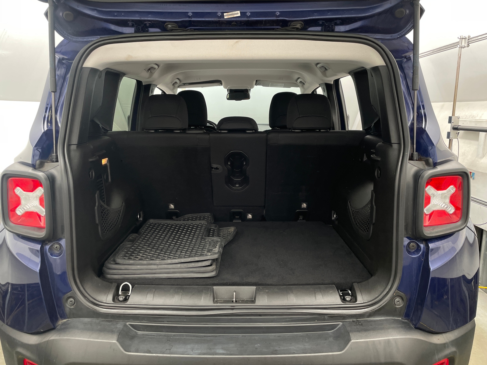 Thumbnail: 2019 Jeep Renegade - 7