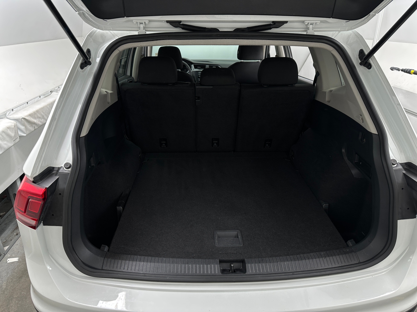 Thumbnail: 2021 Volkswagen Tiguan - 7