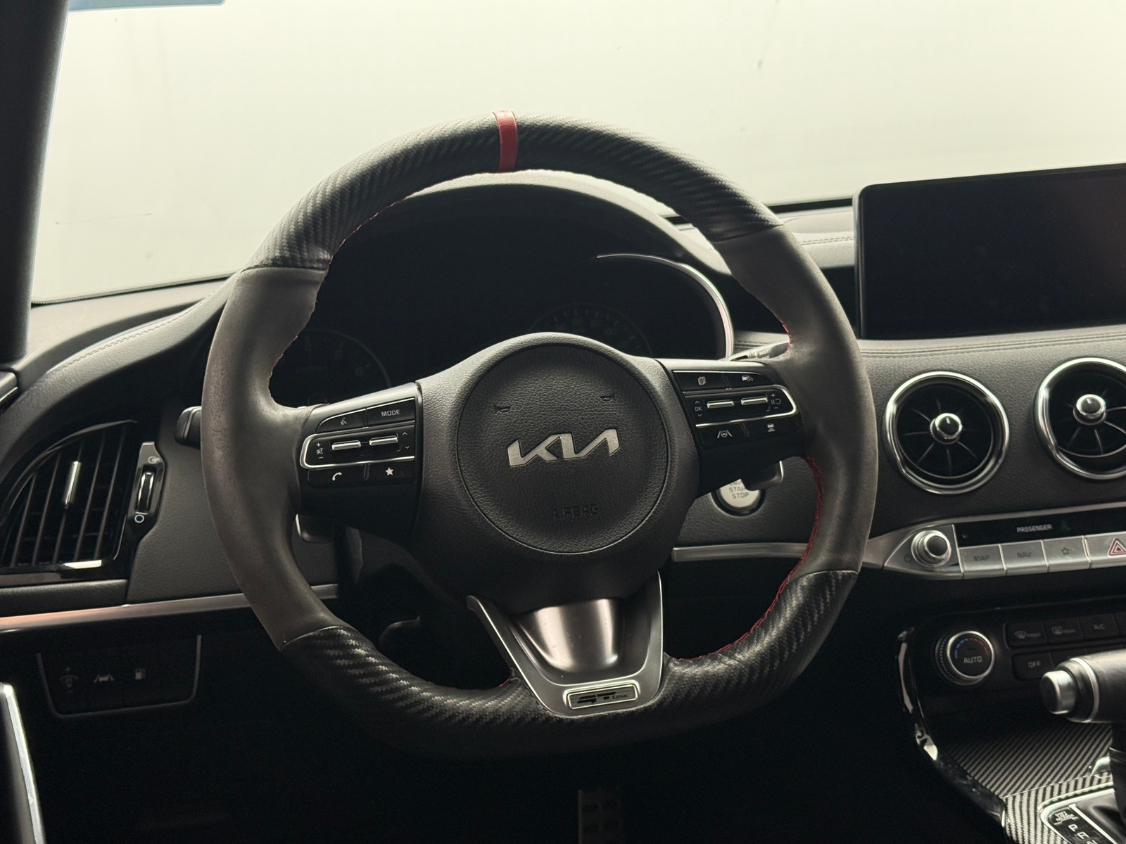 Thumbnail: 2023 Kia Stinger - 4