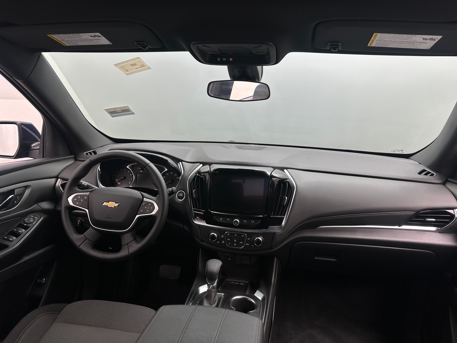 Thumbnail: 2023 Chevrolet Traverse - 3