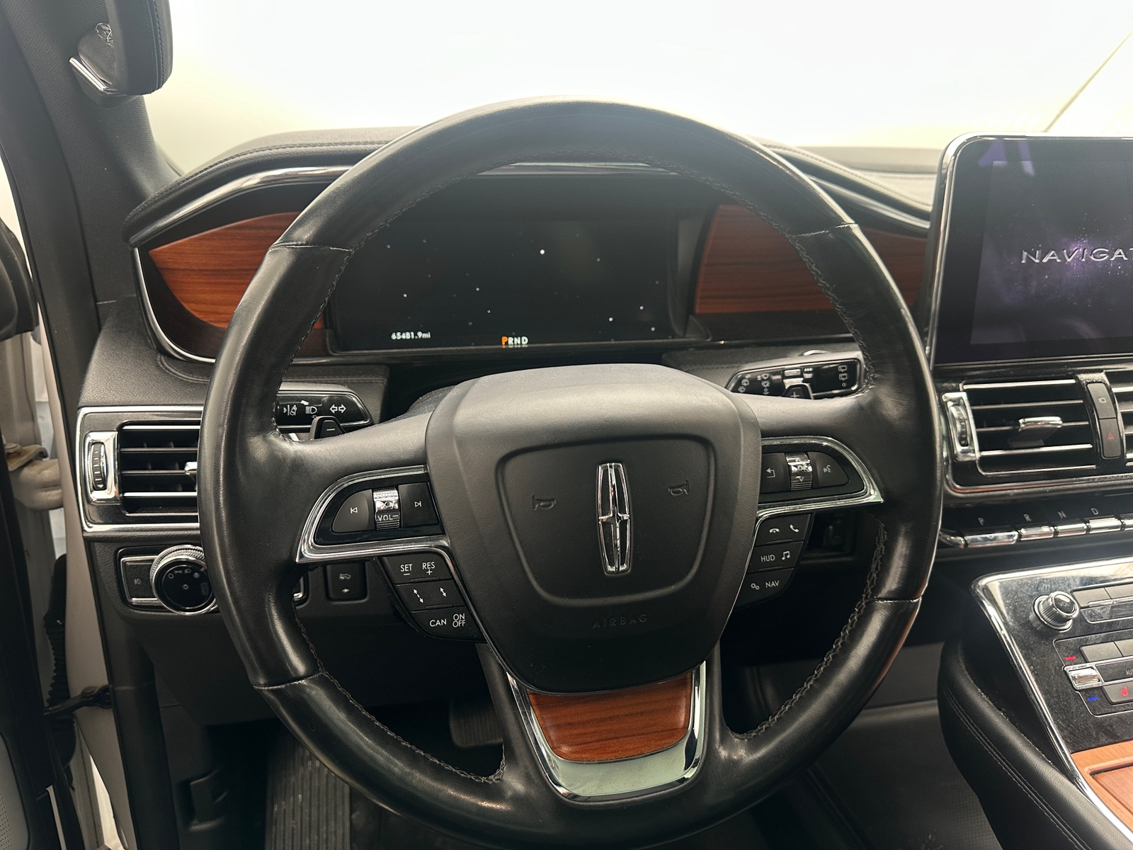 Thumbnail: 2018 Lincoln Navigator L - 4