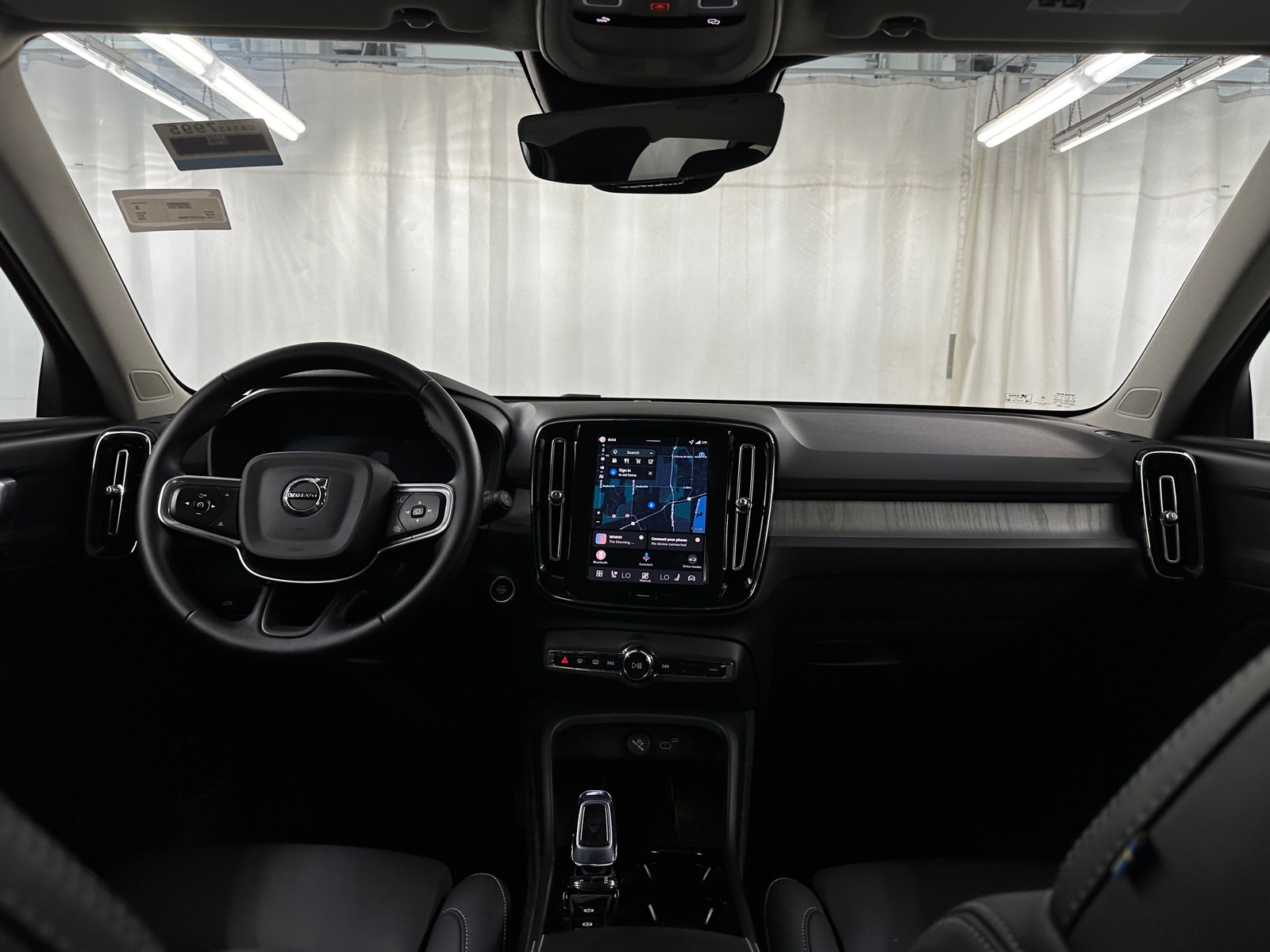 Thumbnail: 2026 Volvo XC40 - 2