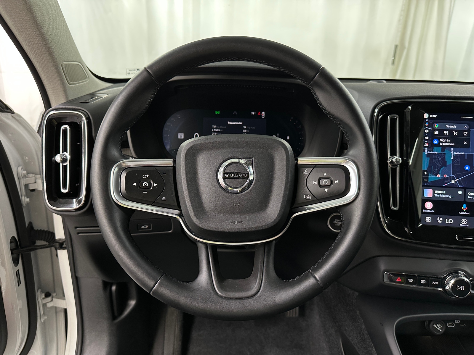 Thumbnail: 2026 Volvo XC40 - 4