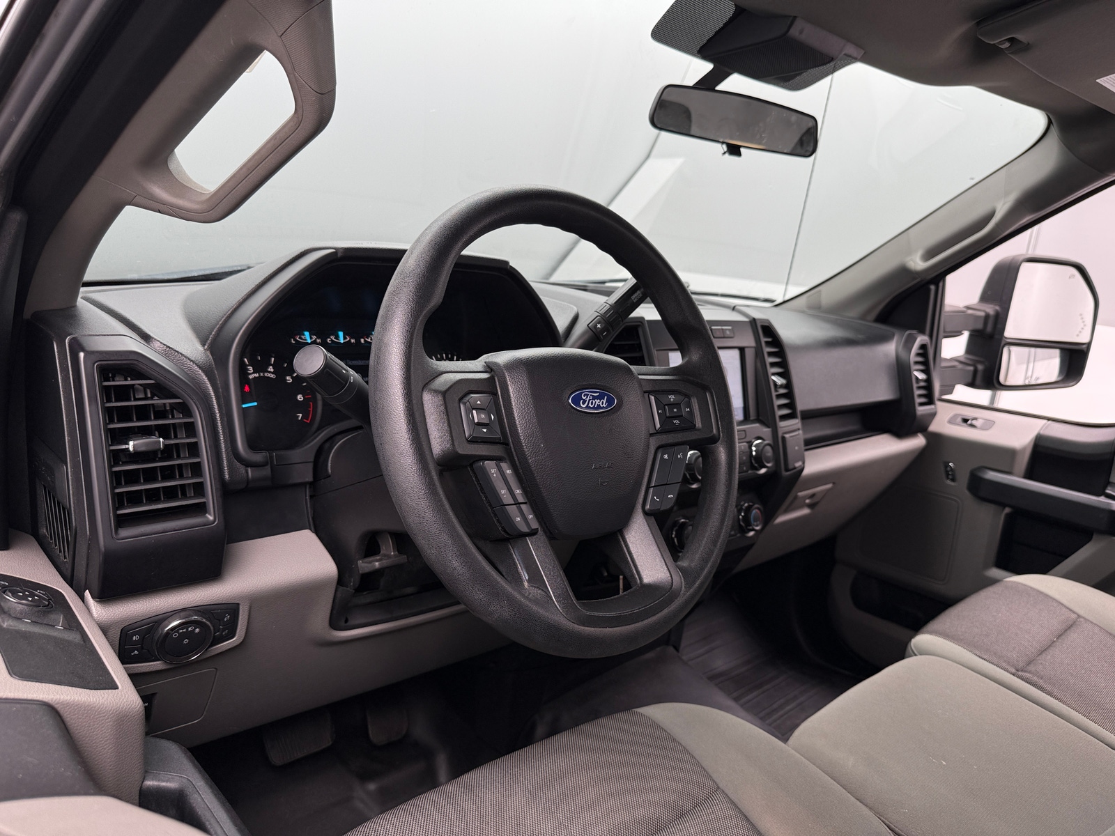 Thumbnail: 2019 Ford Econoline - 3