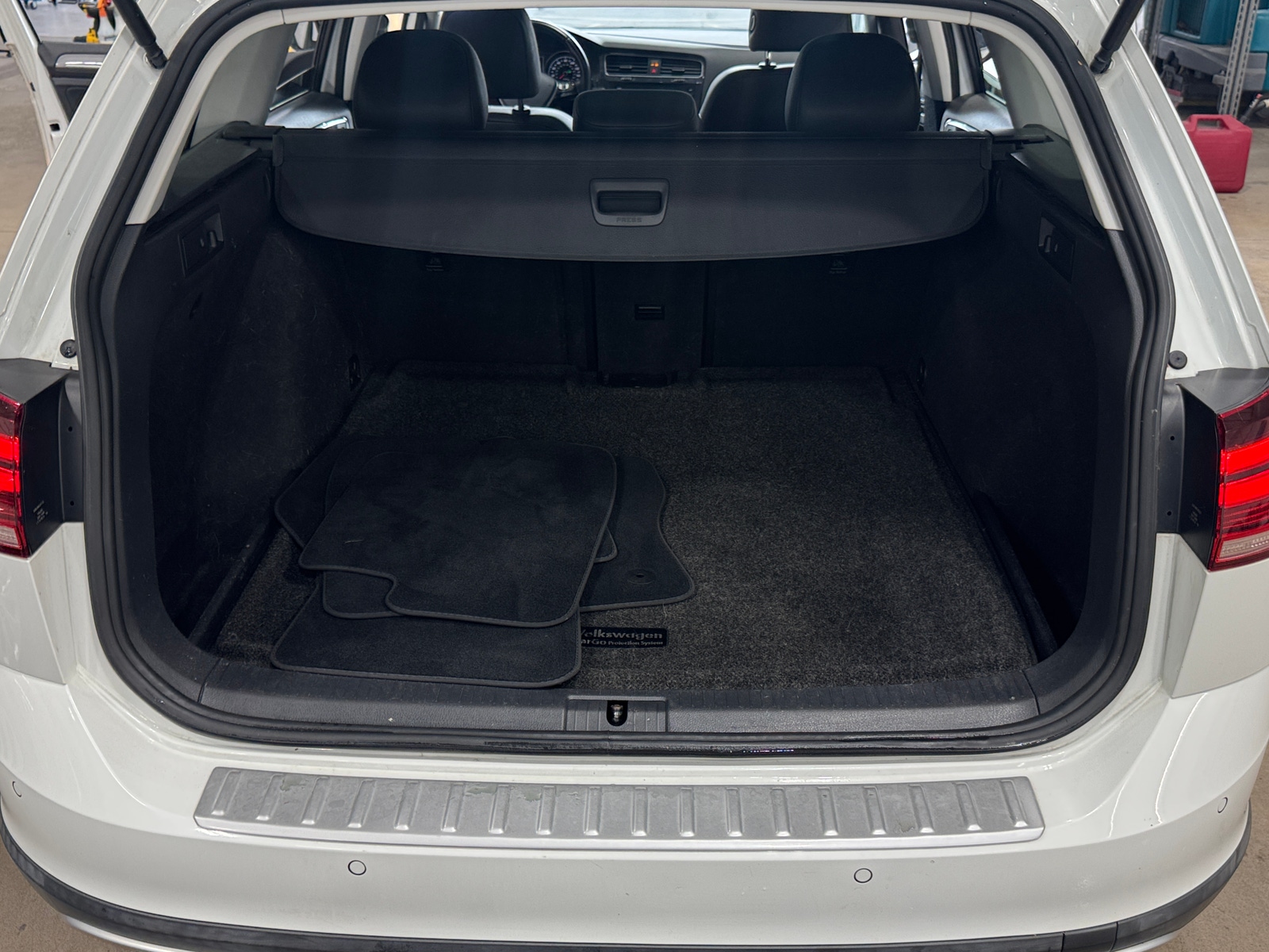 Thumbnail: 2019 Volkswagen Golf - 6