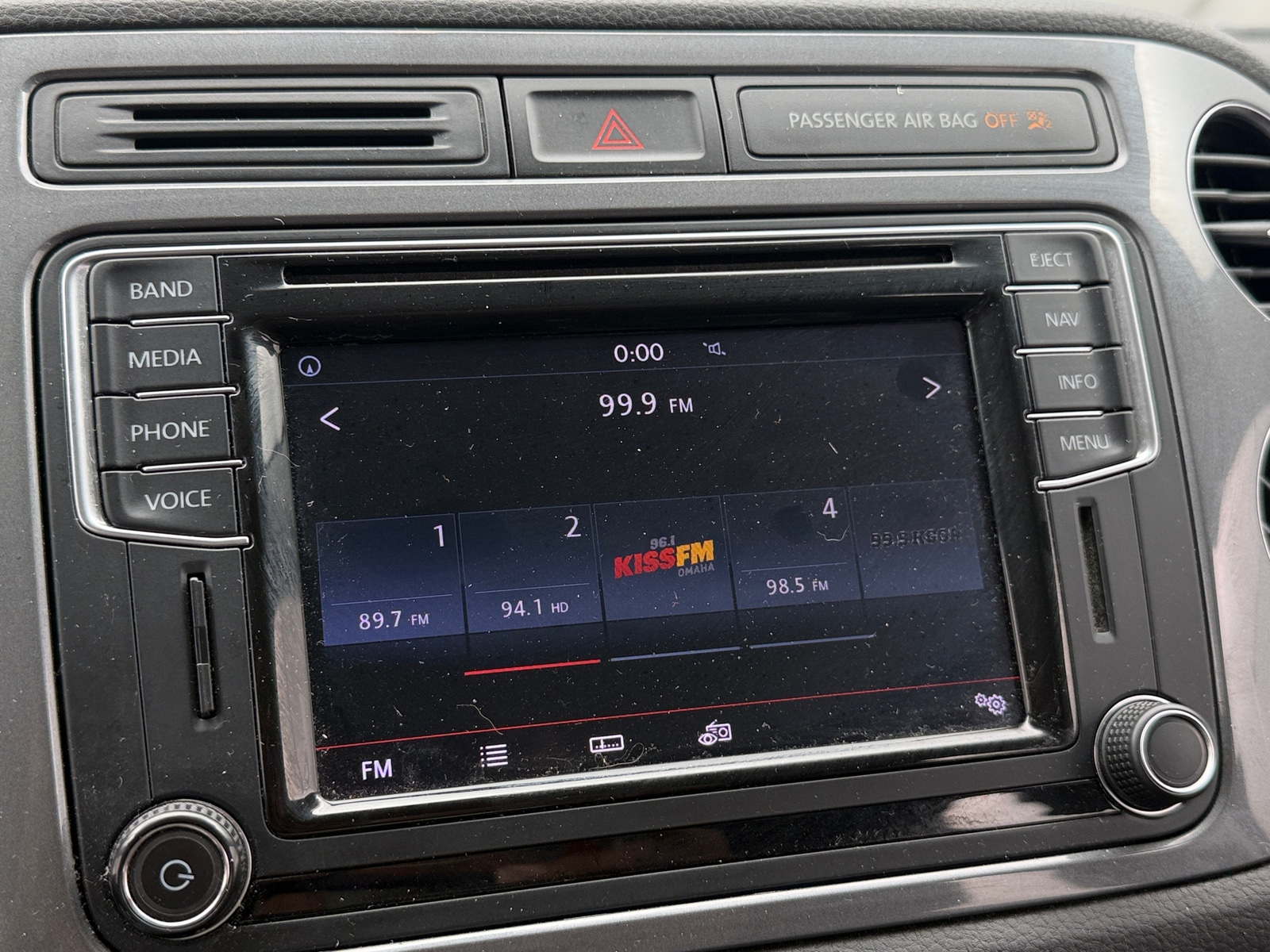 Thumbnail: 2016 Volkswagen Tiguan - 4
