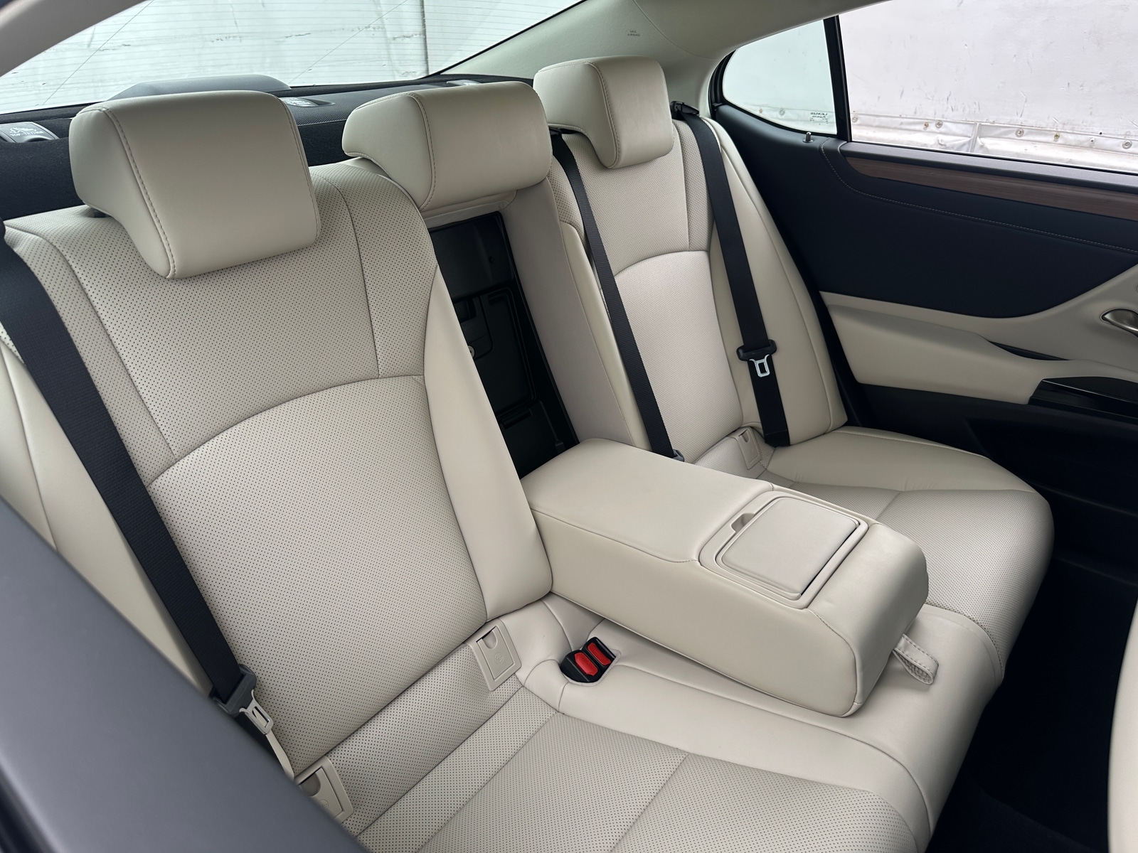 Thumbnail: 2024 Lexus ES - 5