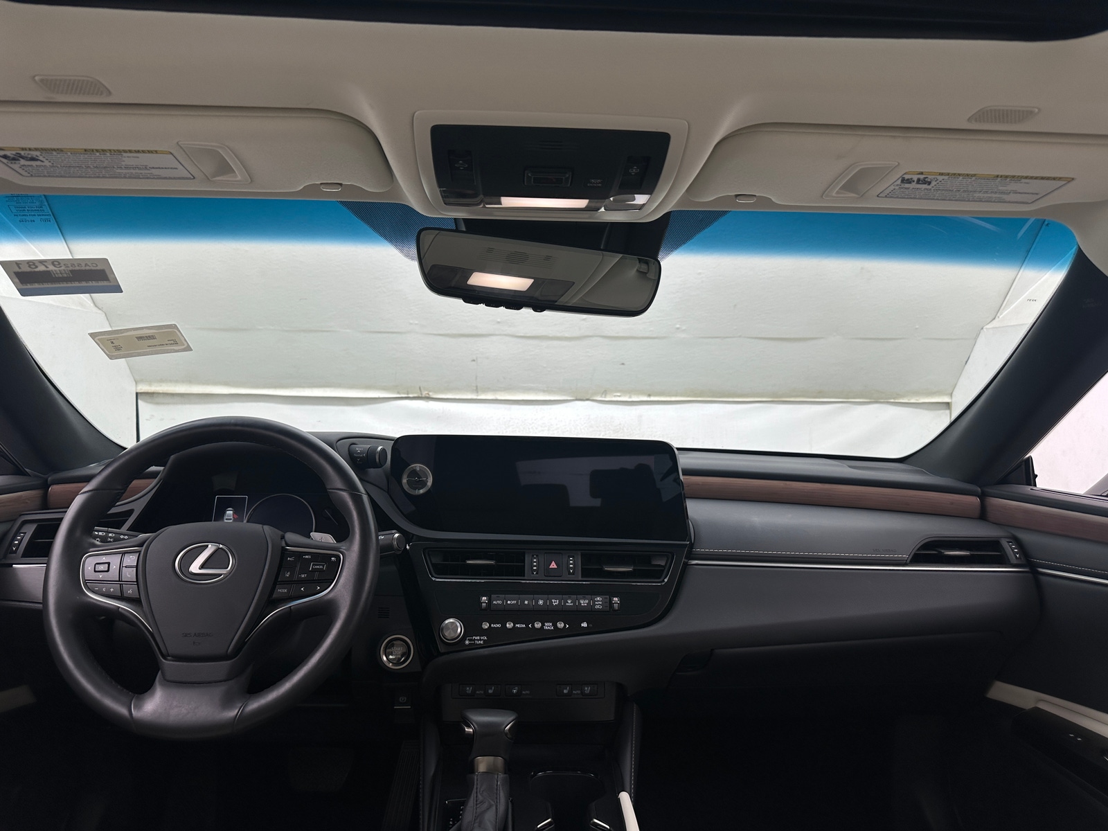Thumbnail: 2024 Lexus ES - 2