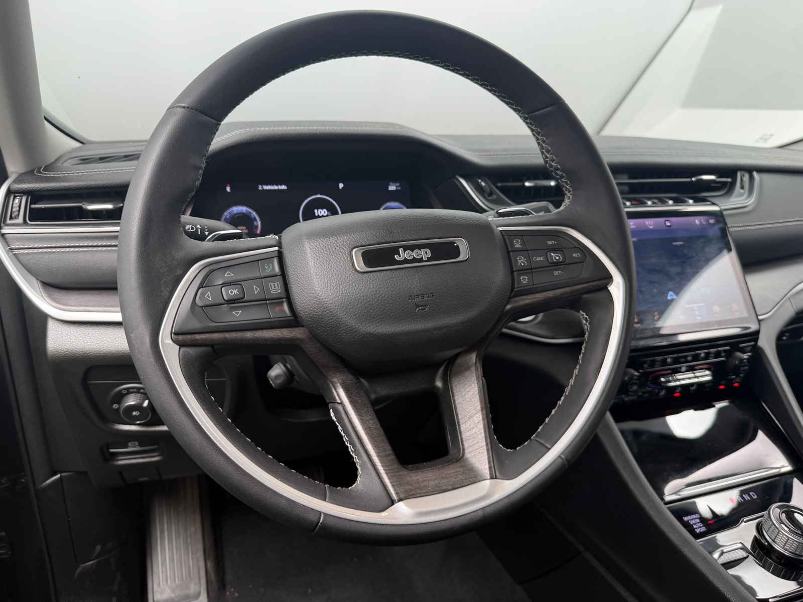 Thumbnail: 2023 Jeep Grand Cherokee L - 4