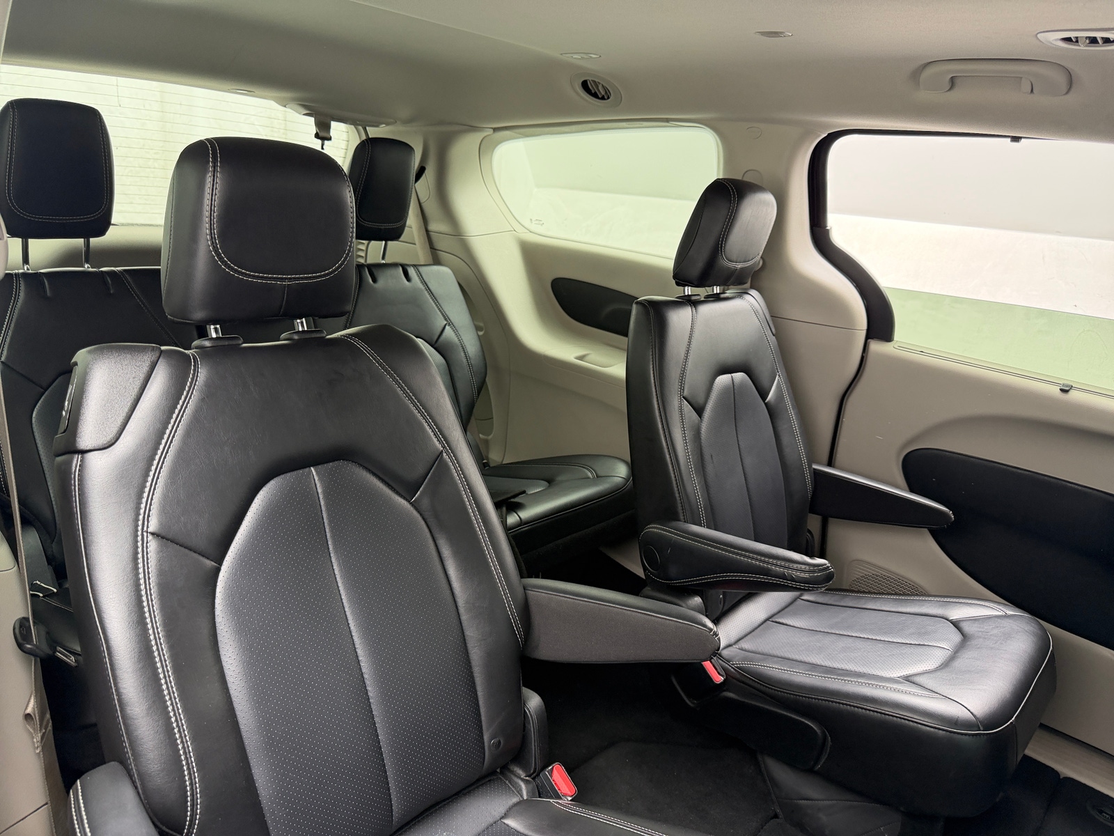 Thumbnail: 2023 Chrysler Pacifica - 5