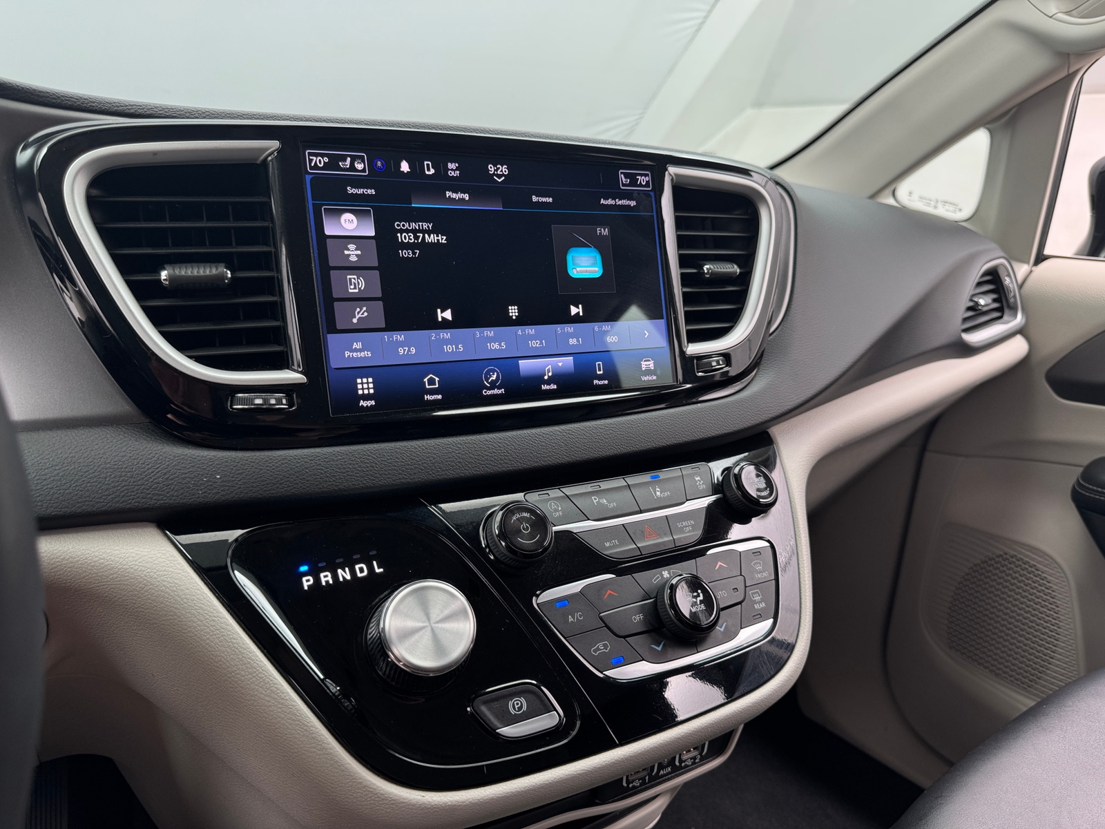 Thumbnail: 2024 Chrysler Pacifica - 3