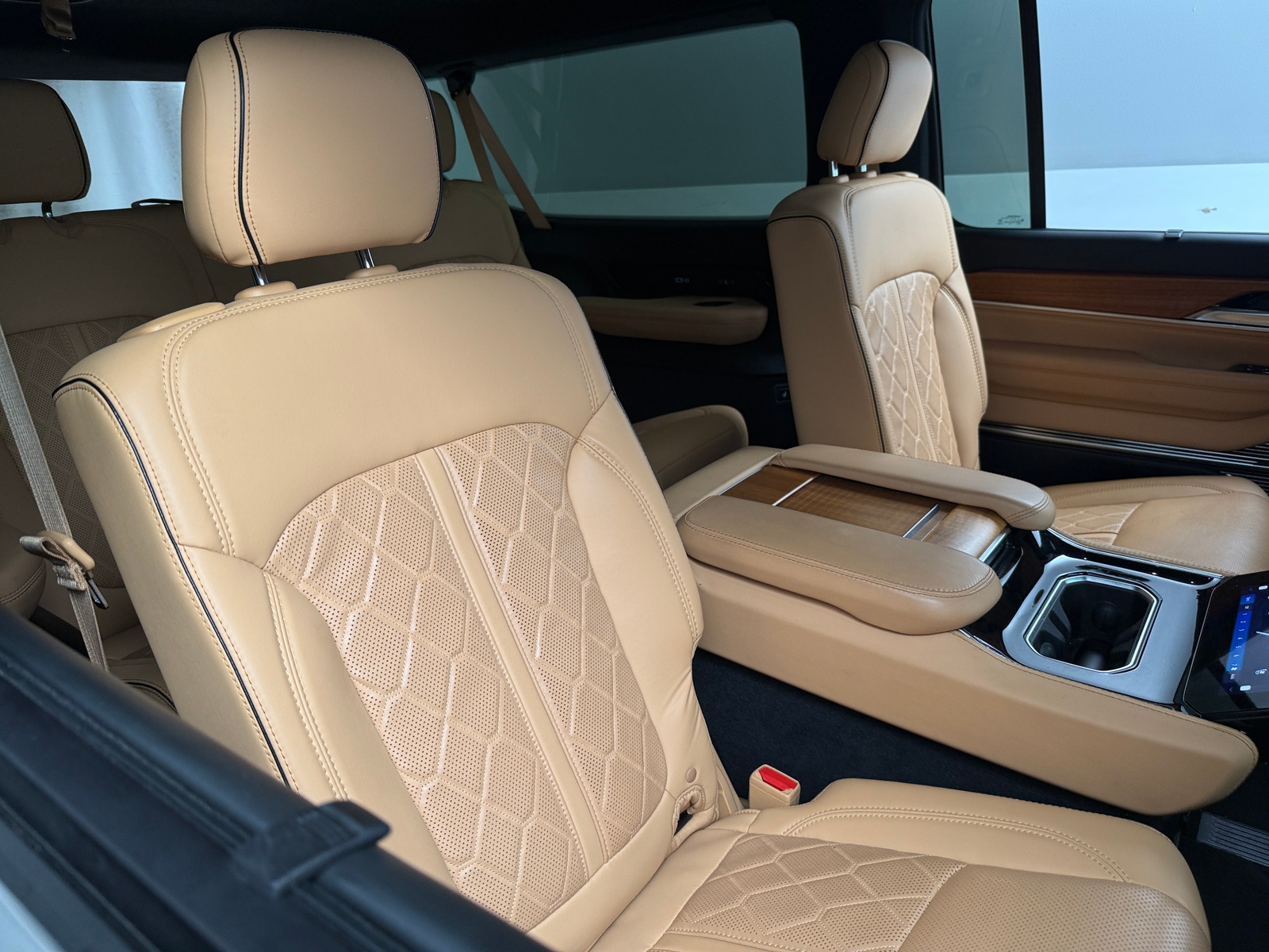 Thumbnail: 2025 Jeep Grand Wagoneer L - 5