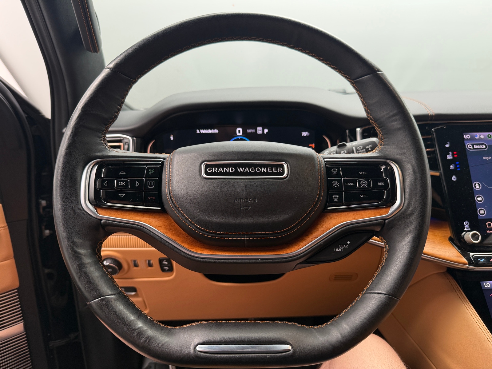Thumbnail: 2025 Jeep Grand Wagoneer L - 4