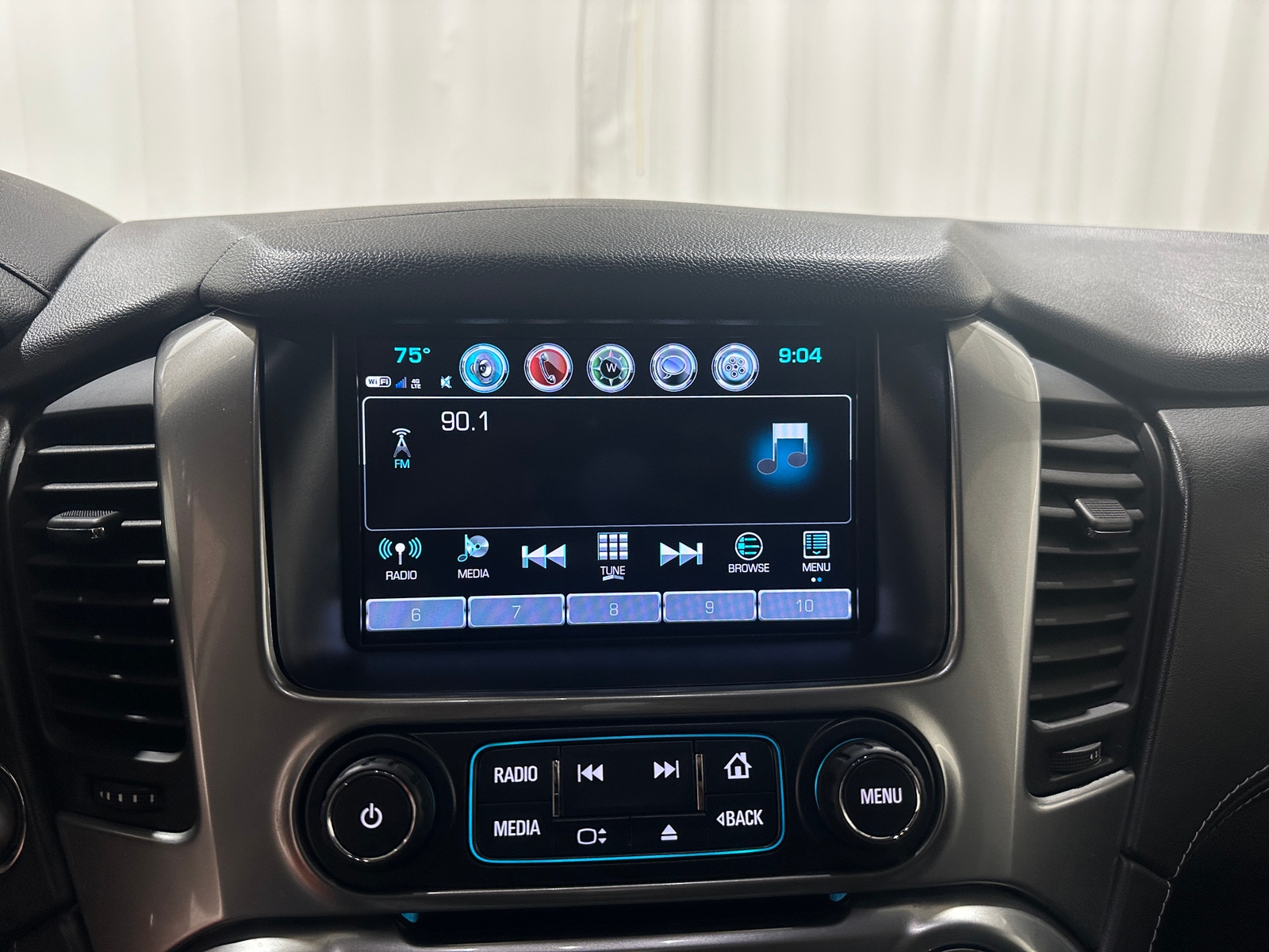 Thumbnail: 2019 Chevrolet Tahoe - 3