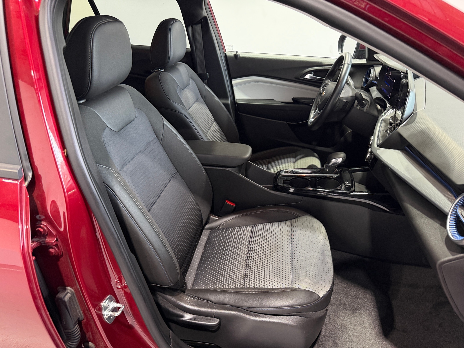 Thumbnail: 2025 Chevrolet Trax - 2