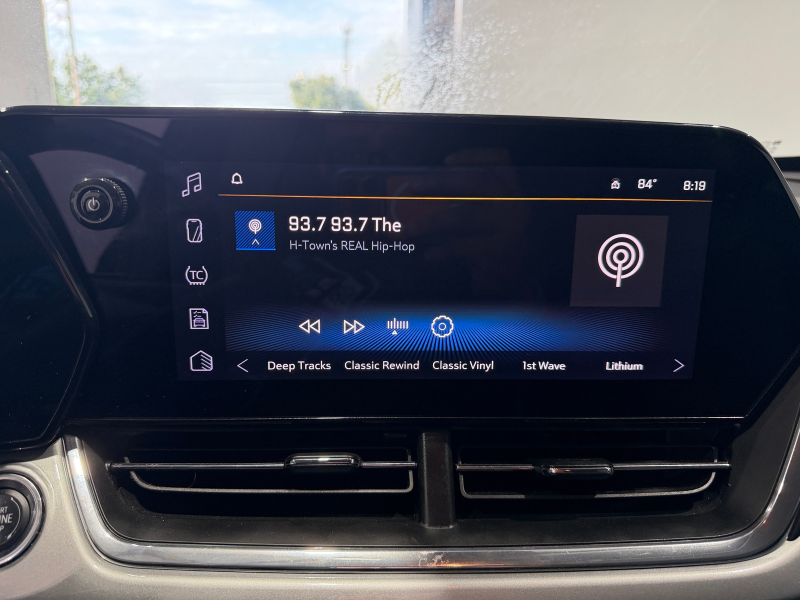 Thumbnail: 2025 Chevrolet Trax - 4