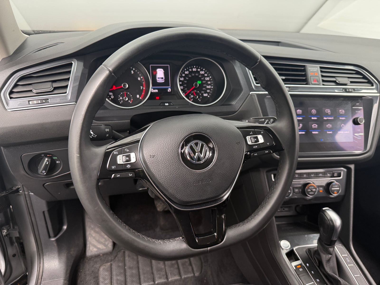 Thumbnail: 2020 Volkswagen Tiguan - 4