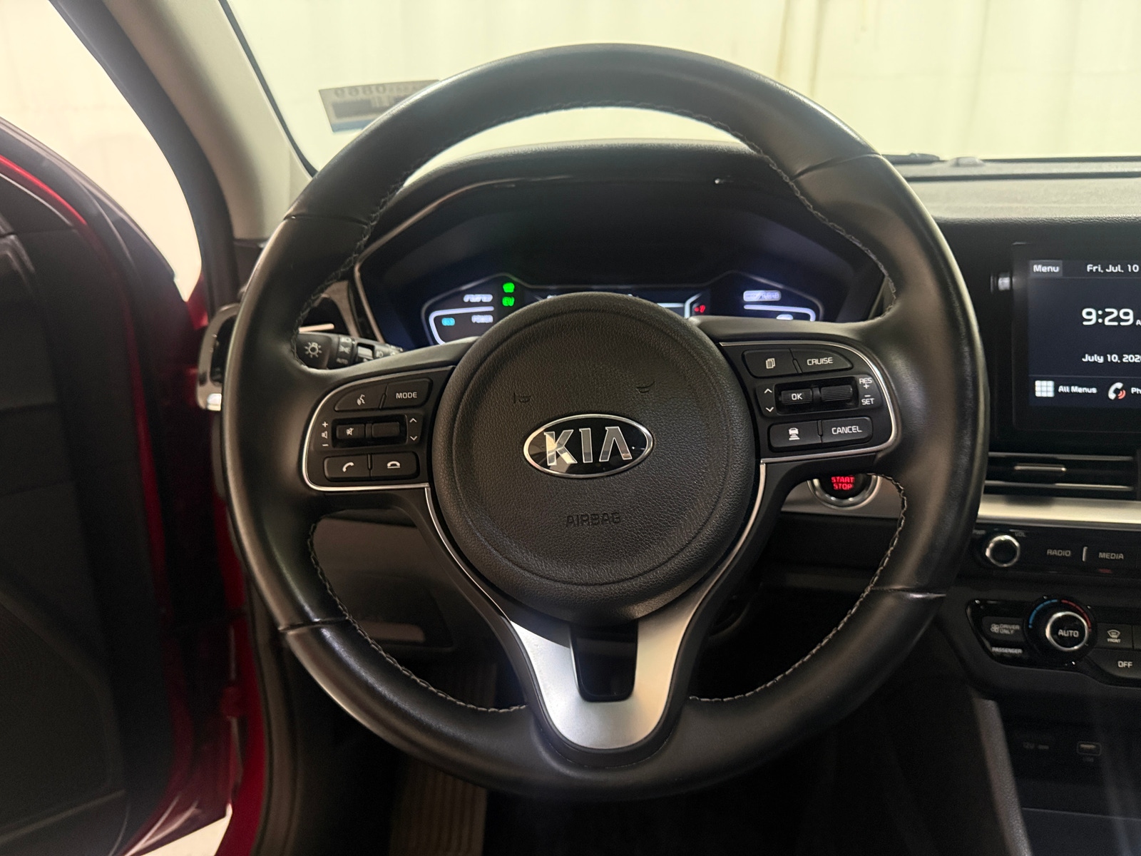 Thumbnail: 2021 Kia Niro - 4