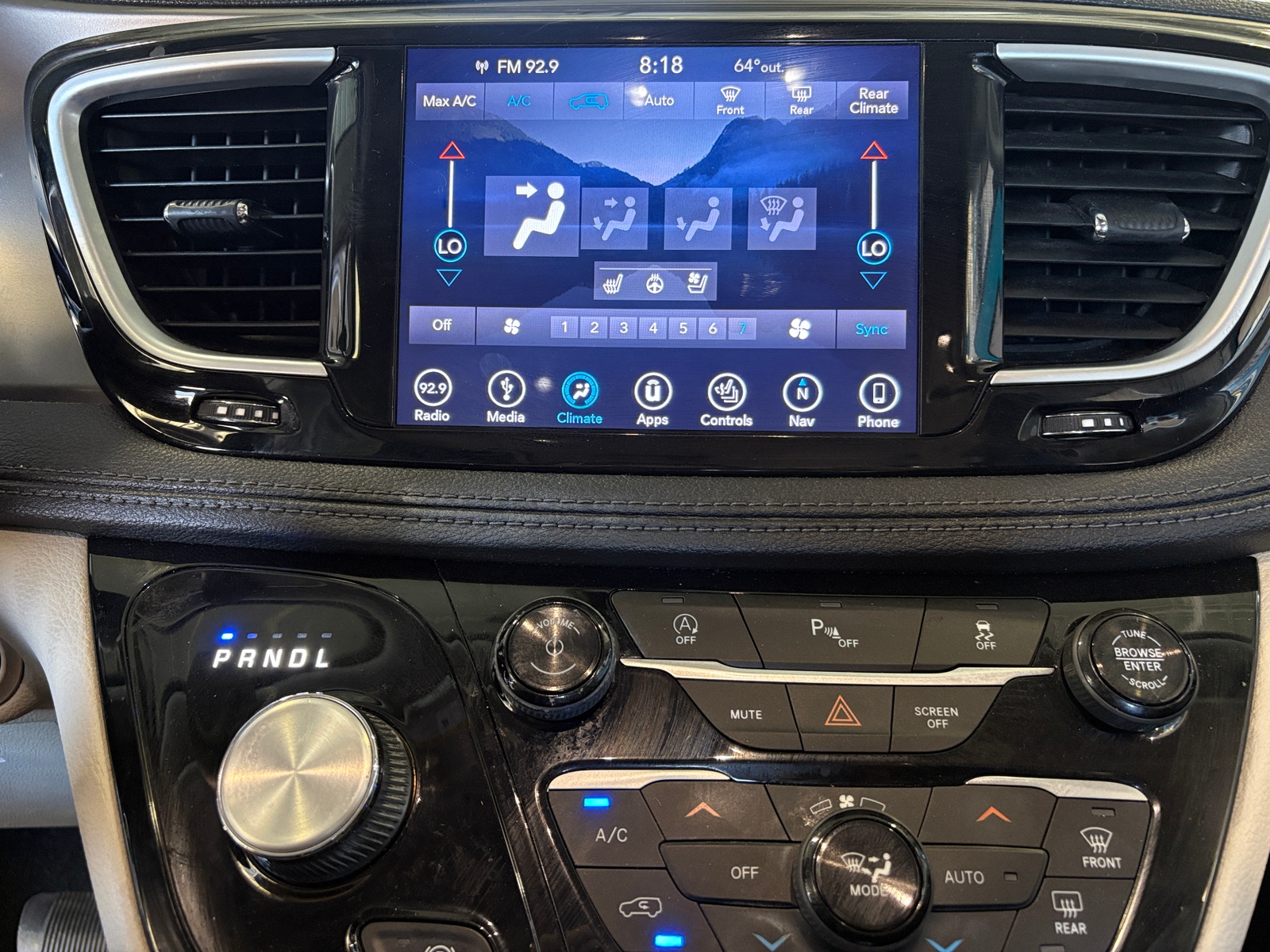 Thumbnail: 2018 Chrysler Pacifica - 3