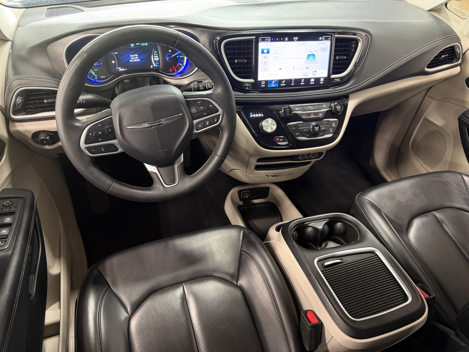Thumbnail: 2024 Chrysler Pacifica - 3
