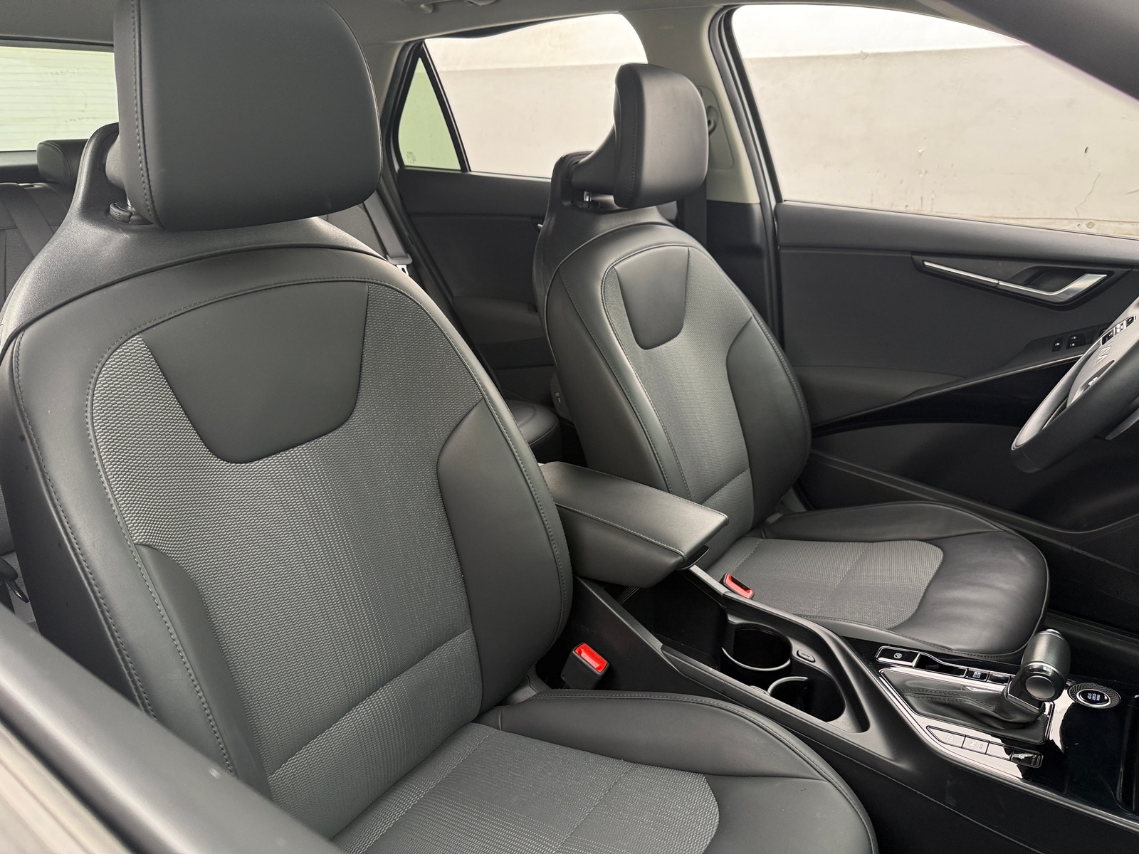Thumbnail: 2023 Kia Niro - 2