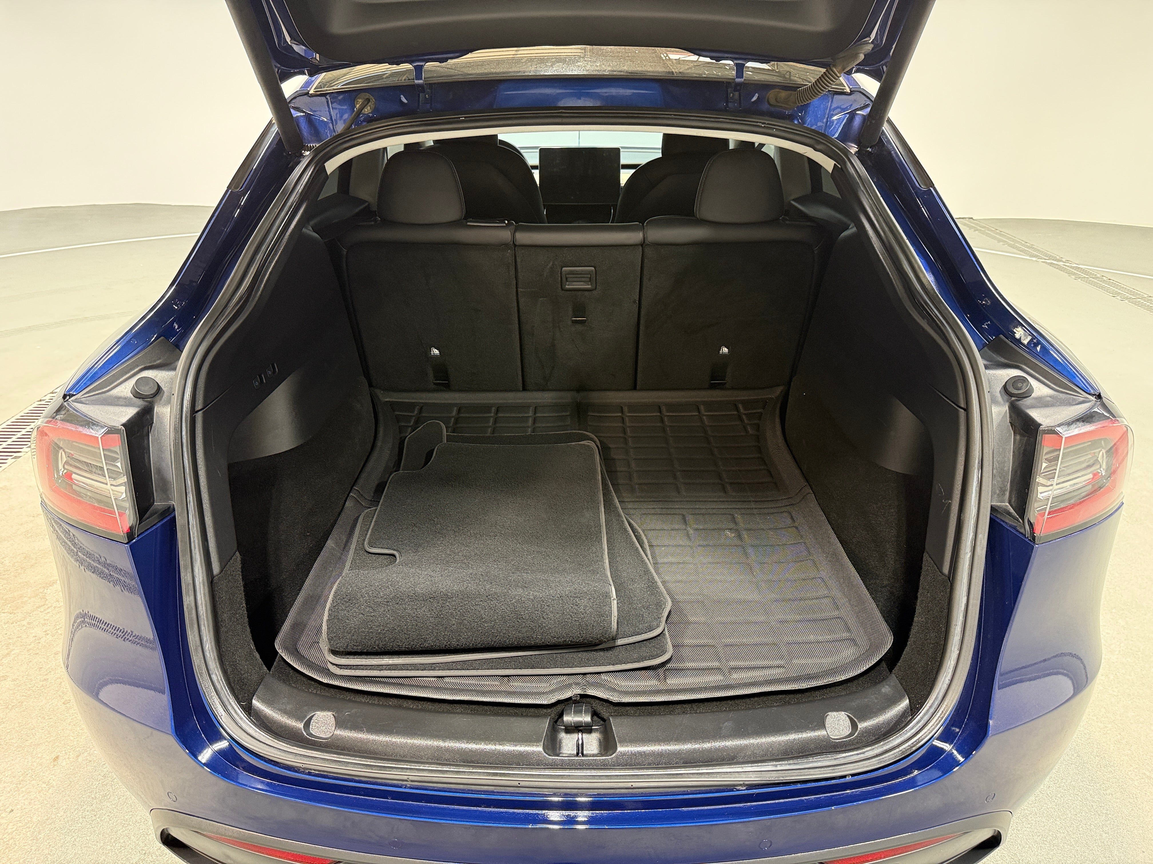 Used 2021 Tesla Model Y Long Range with VIN 5YJYGDEE9MF232050 for sale in Oak Creek, WI
