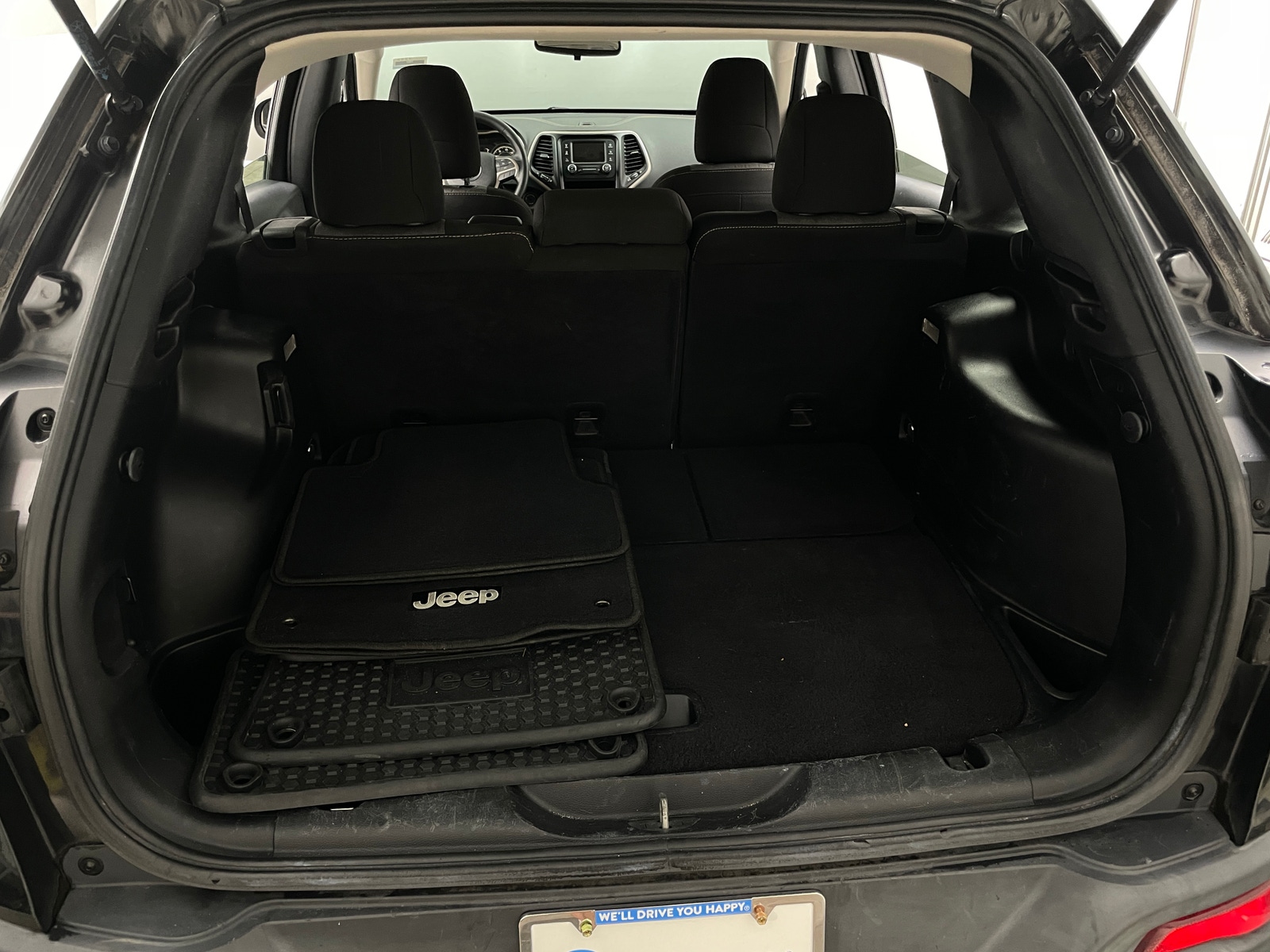 Thumbnail: 2016 Jeep Cherokee - 7