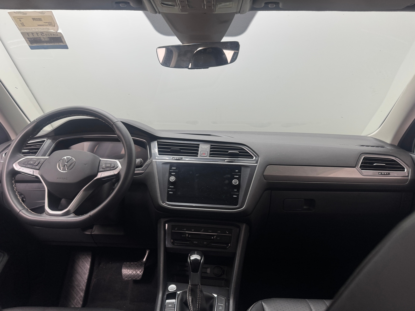 Thumbnail: 2023 Volkswagen Tiguan - 2