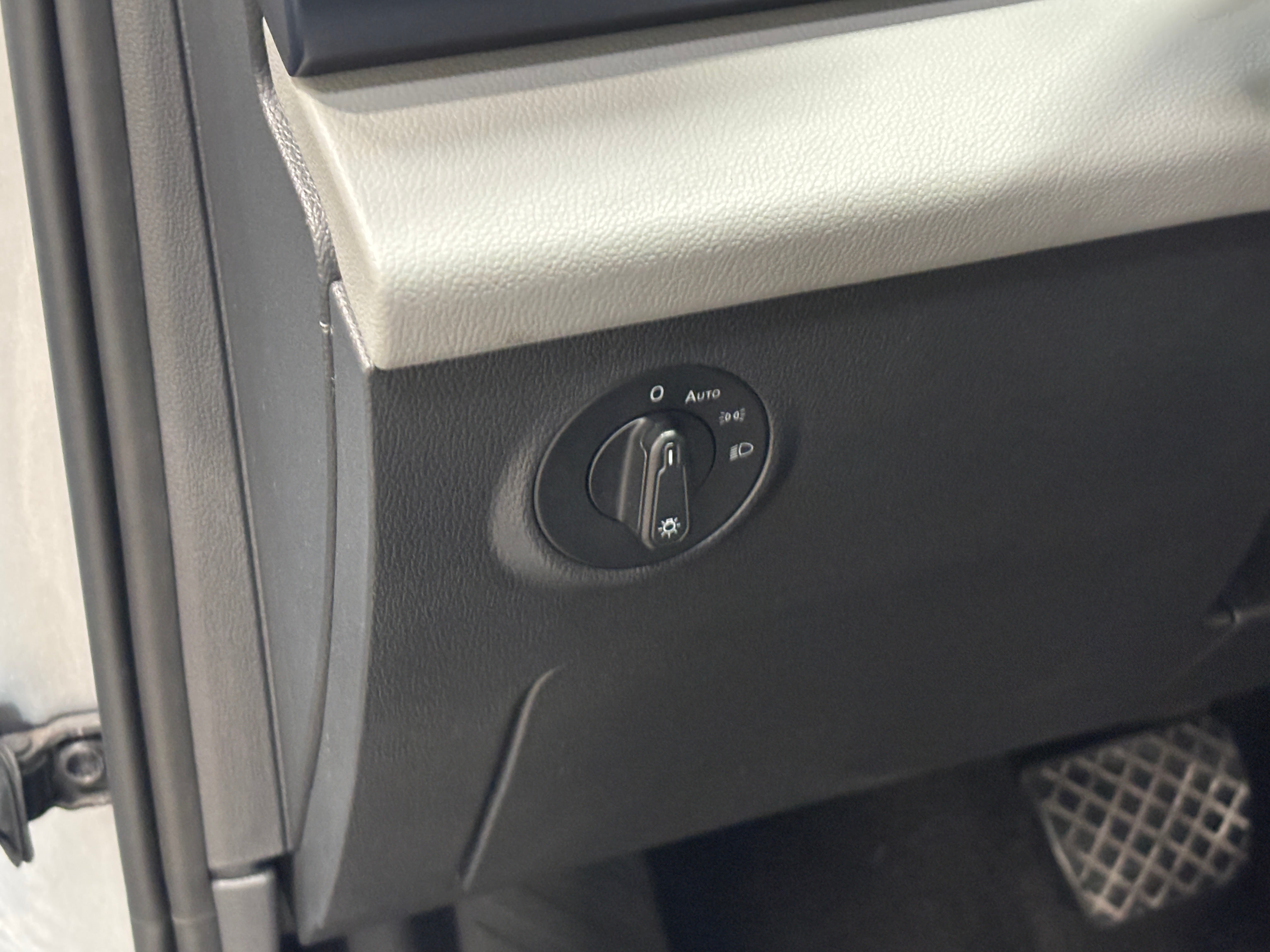 2023 Volkswagen Taos SE - Photo 11