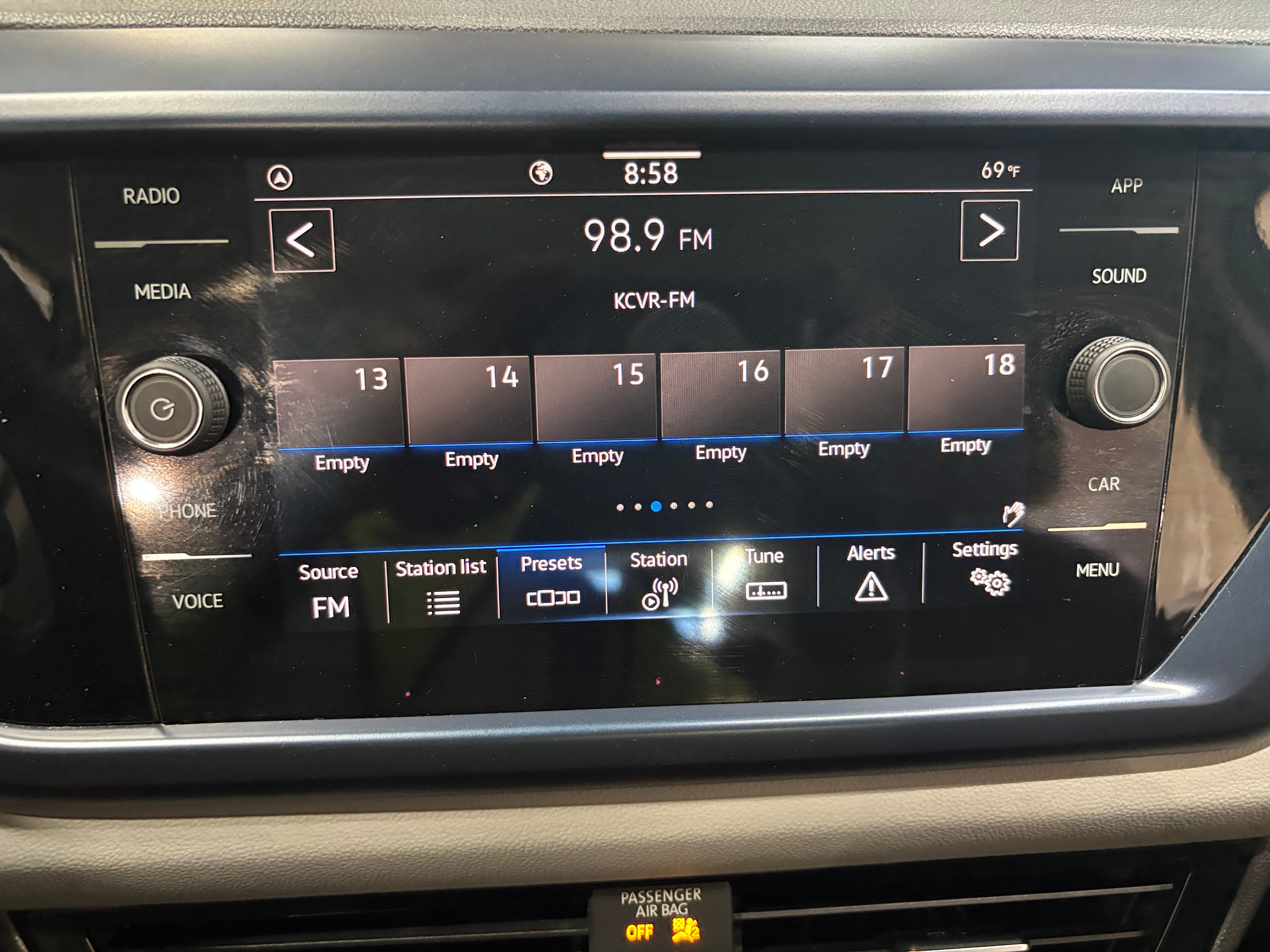 2023 Volkswagen Taos SE - Photo 13