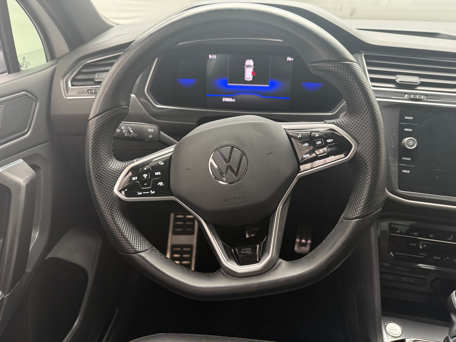 Thumbnail: 2023 Volkswagen Tiguan - 4
