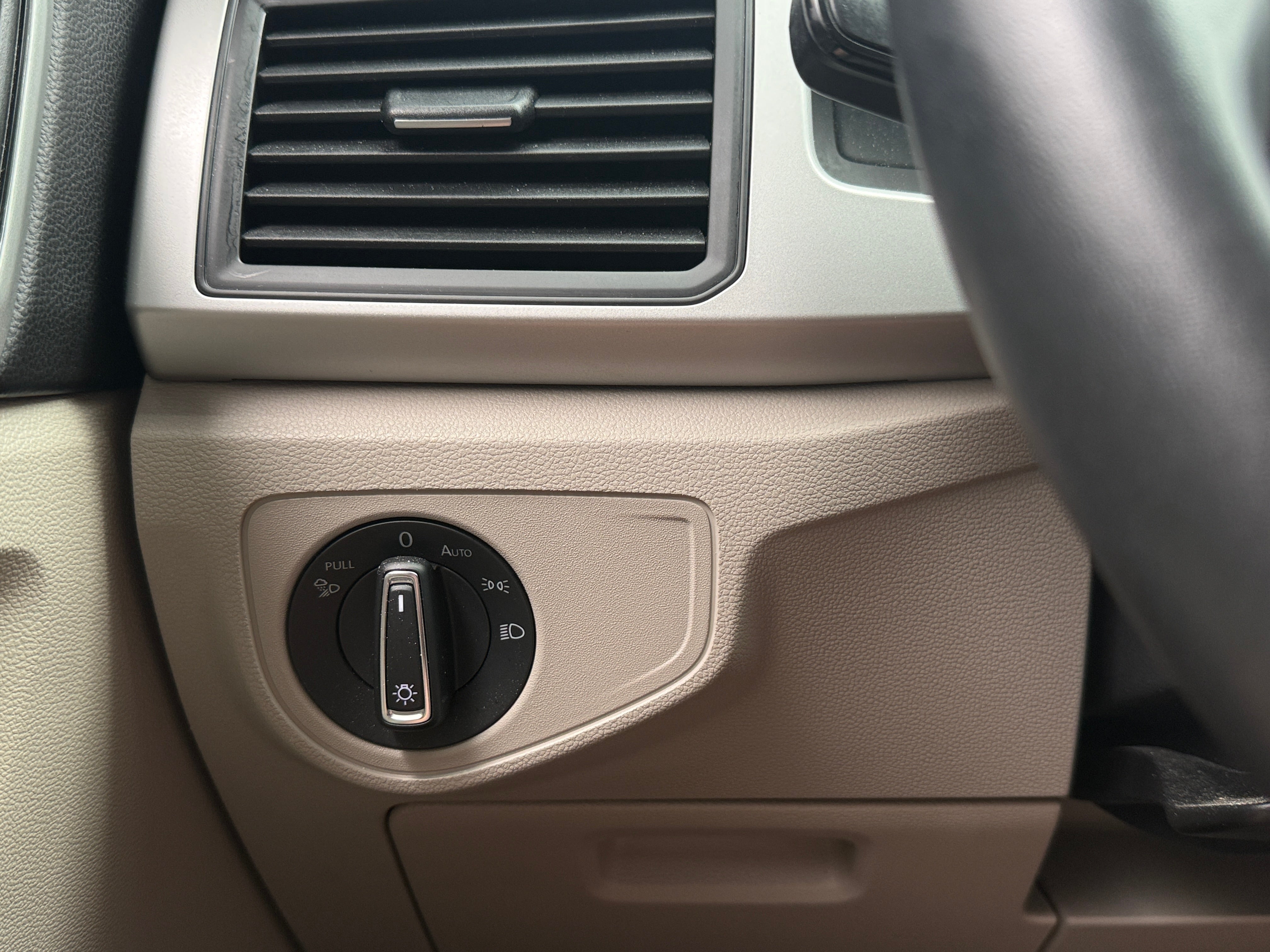 2021 Volkswagen Atlas SE w/Tech - Photo 11