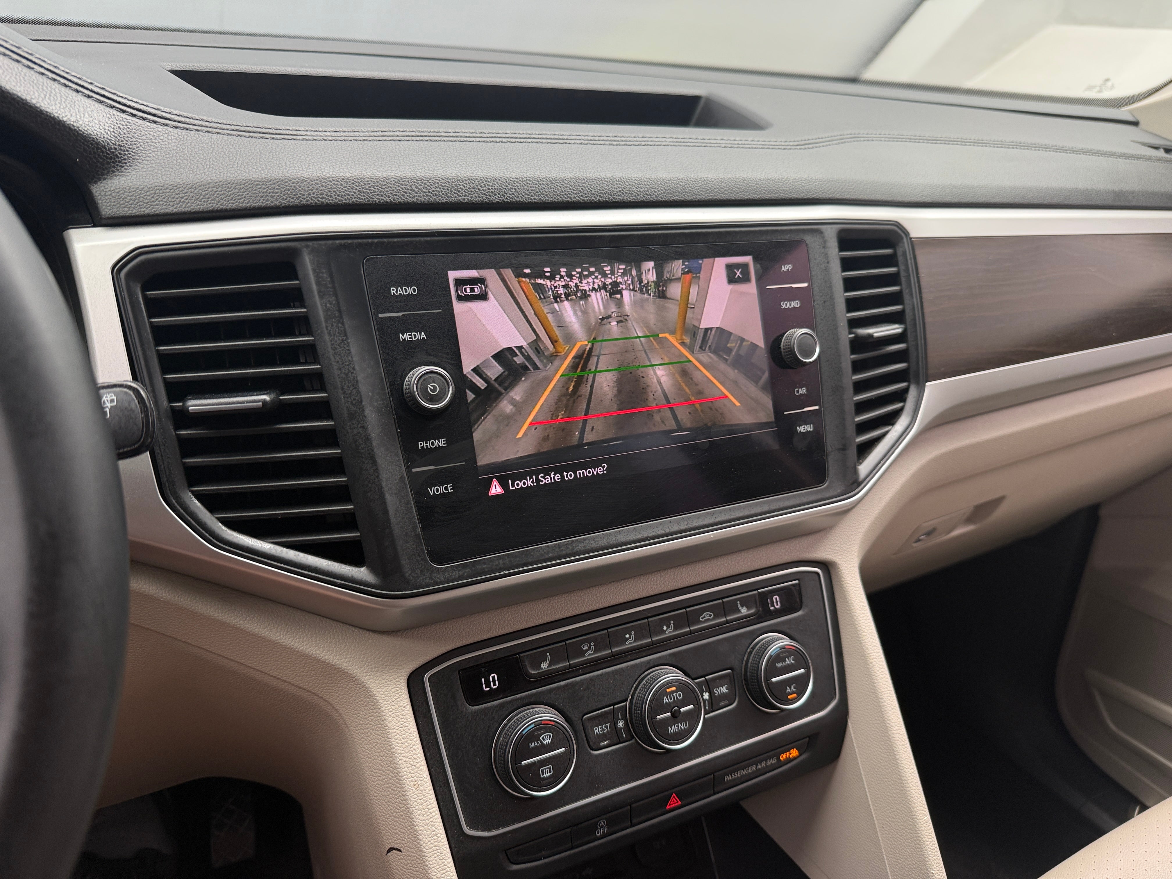 2021 Volkswagen Atlas SE w/Tech - Photo 14