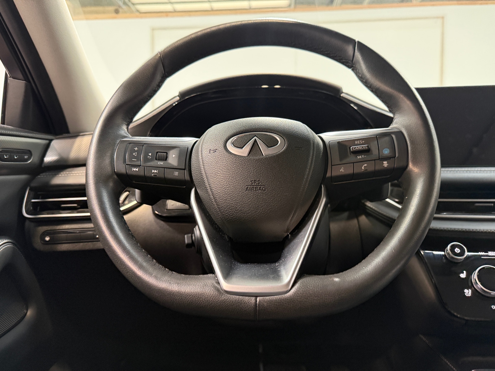 Thumbnail: 2023 INFINITI QX60 - 4